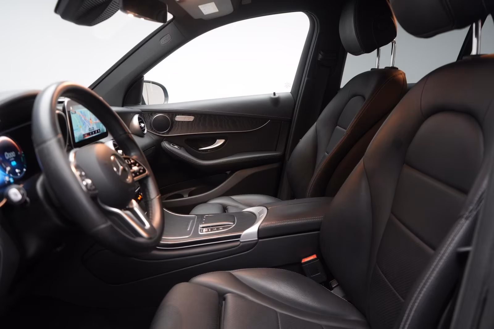 (B-230) Mercedes-Benz(Hybrid) GLC 300 de 4Matic 9G-Tronic Leder/Distronic/Ka - Image 7