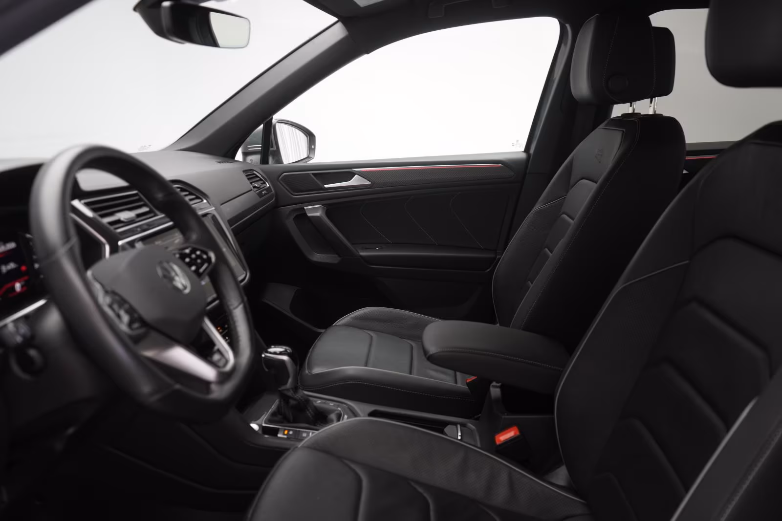 (B-743) Volkswagen Tiguan Allspace 2.0 TDI 4Motion DSG R-Line Leder - Image 5