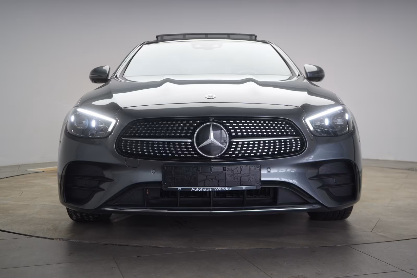 (B-355) Mercedes-Benz(Hybrid) E 300 de 9G-Tronic AMG Distronic/Kamera/Pano/L - Image 2