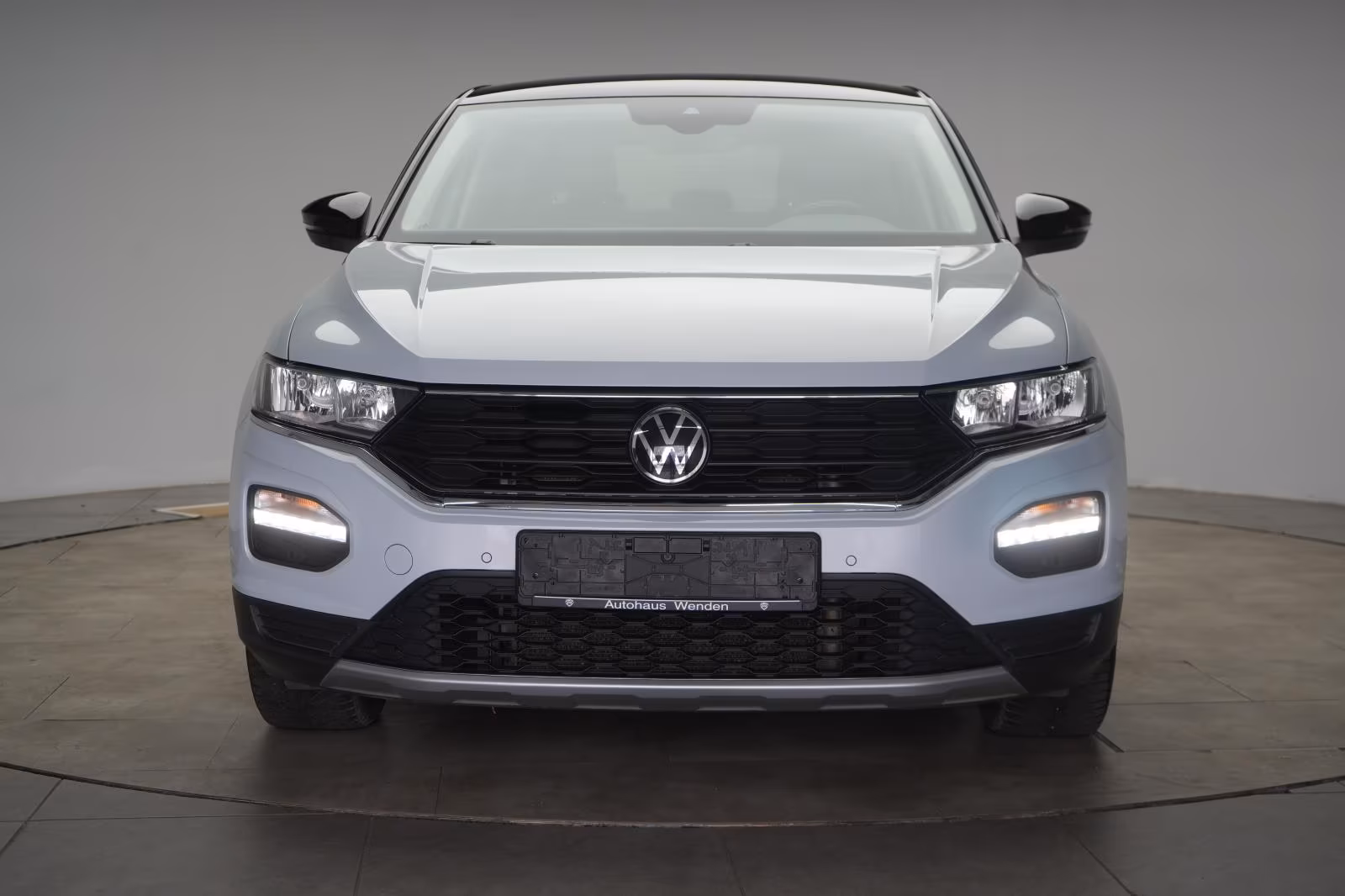 (B-264) Volkswagen T-Roc 1.5 TSI DSG Active CarPlay/ACC/Lane/AHK - Image 2