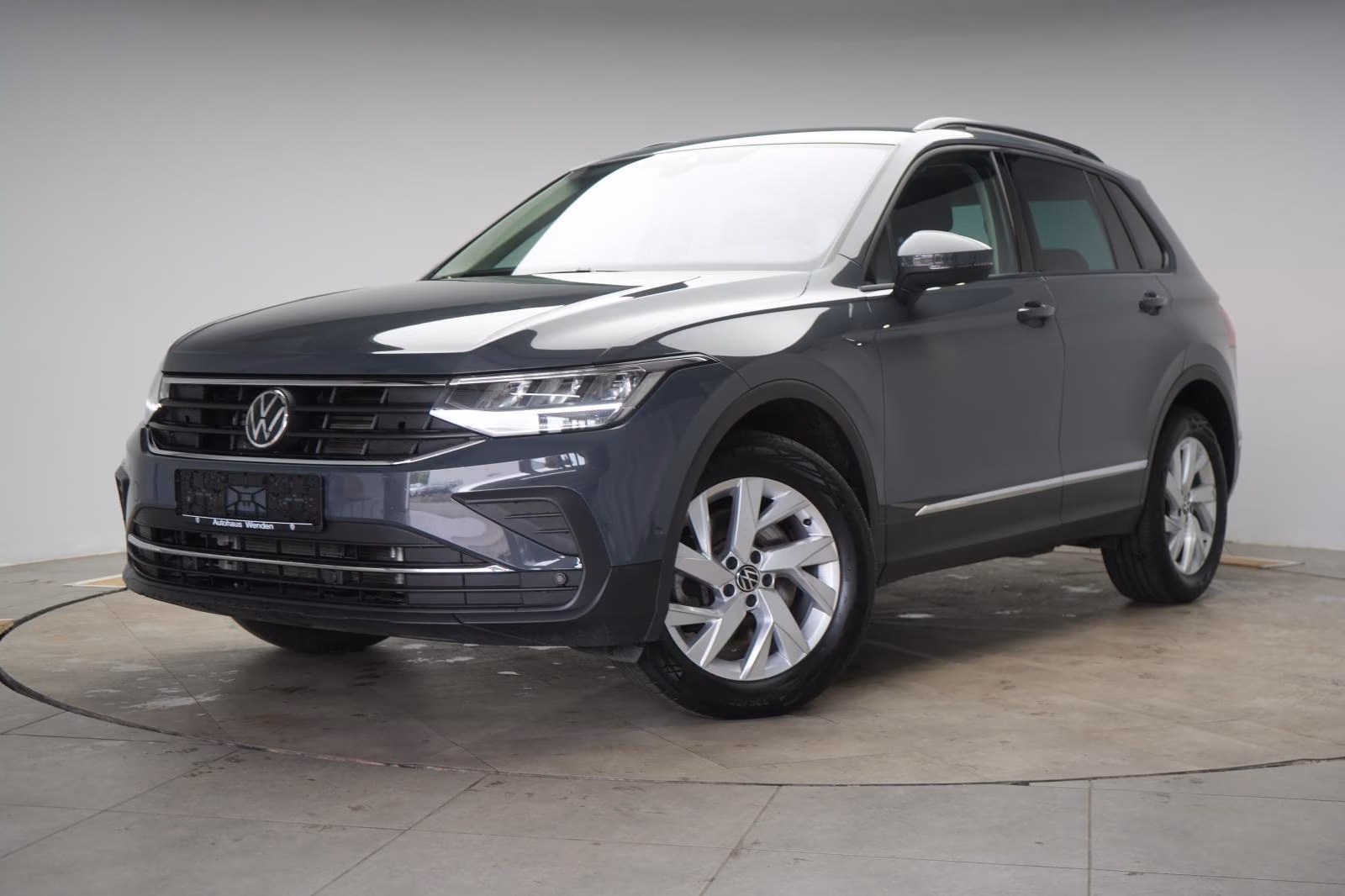 (B-521) Volkswagen Tiguan 2.0 TDI 4Motion Life CarPlay/ACC/Lane/AHK - Image 3