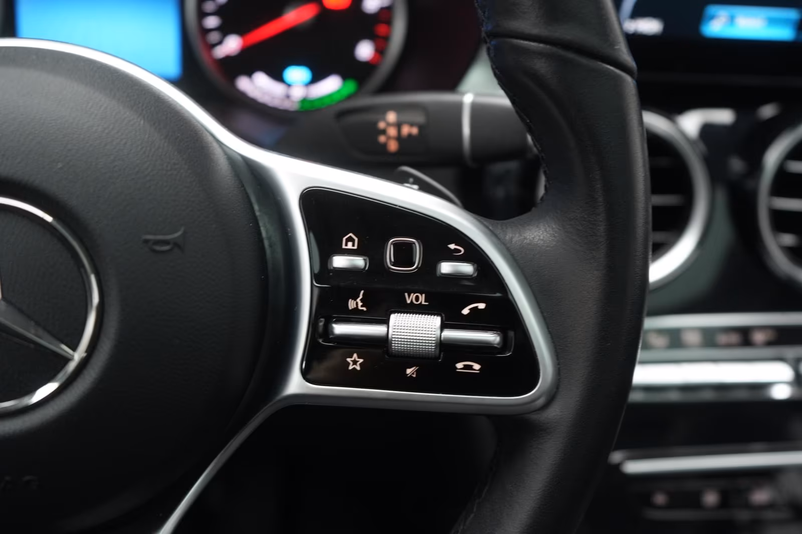 (B-354) Mercedes-Benz(Hybrid) GLC 300 de 4Matic 9G-Tronic Leder/Temp/Kamera - Image 15
