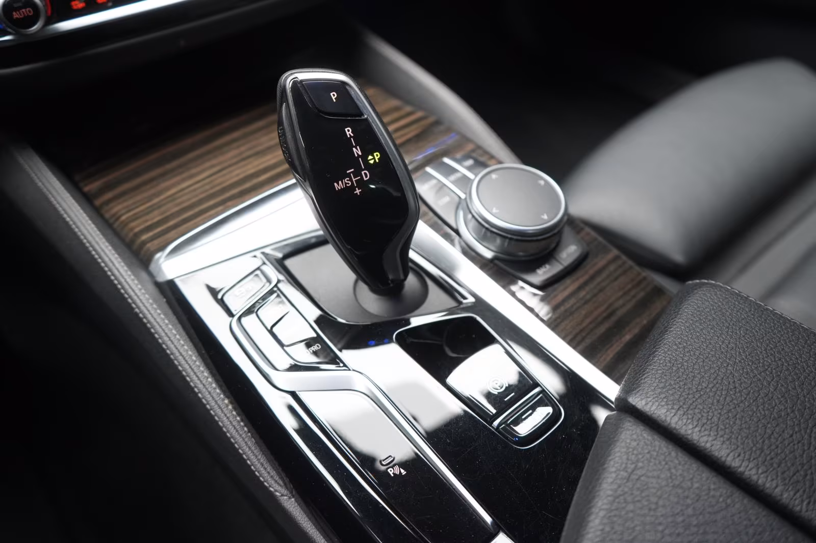 (B-568) BMW 520 i Luxury Line - Image 16