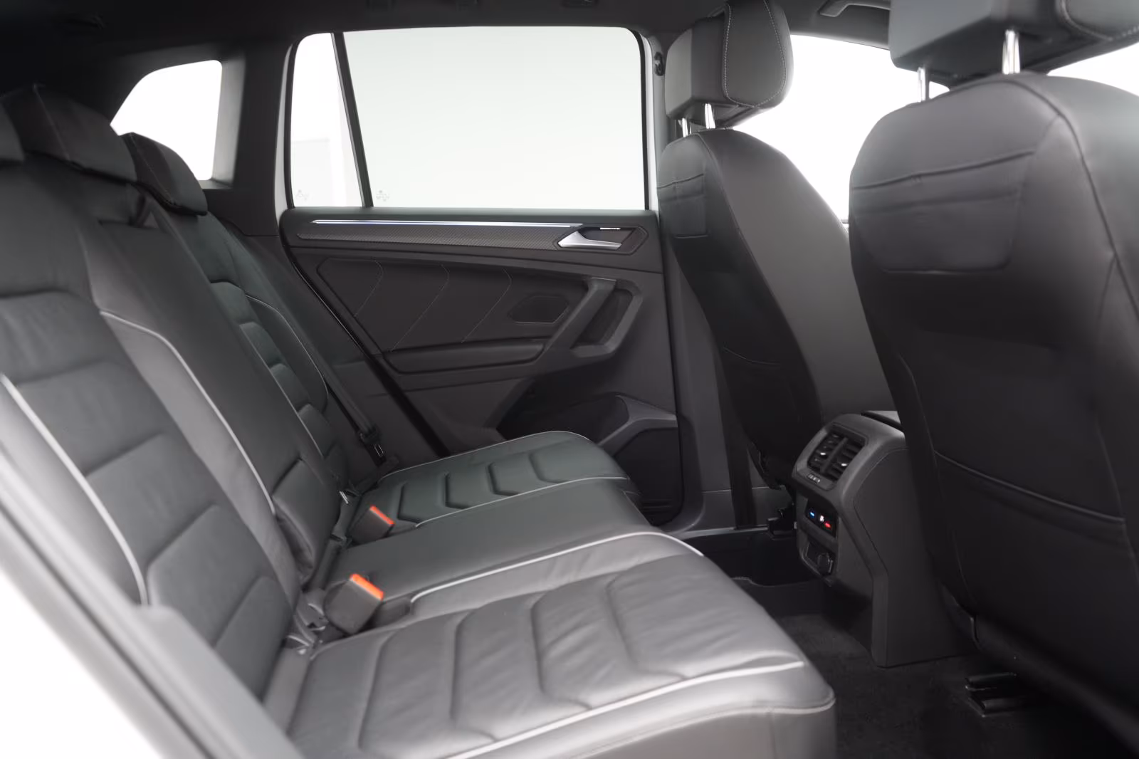 (B-037) Volkswagen(Hybrid) Tiguan 1.4 eHybrid DSG R-Line Leder/ACC/Kamera/V - Image 11