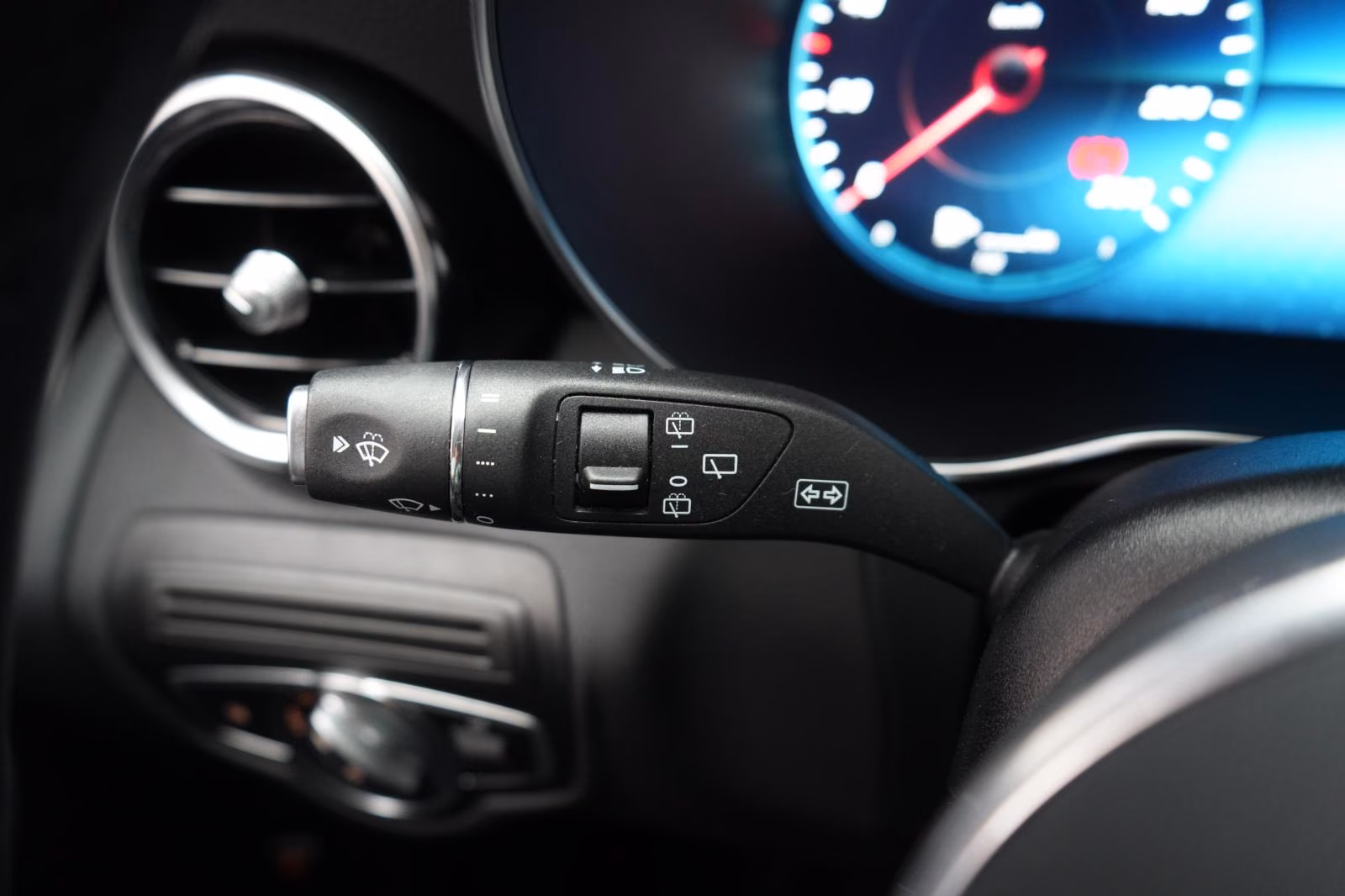 (B-582) Mercedes-Benz GLC 220 d 4Matic 9G-TRONIC Temp/Kamera/HU - Image 15