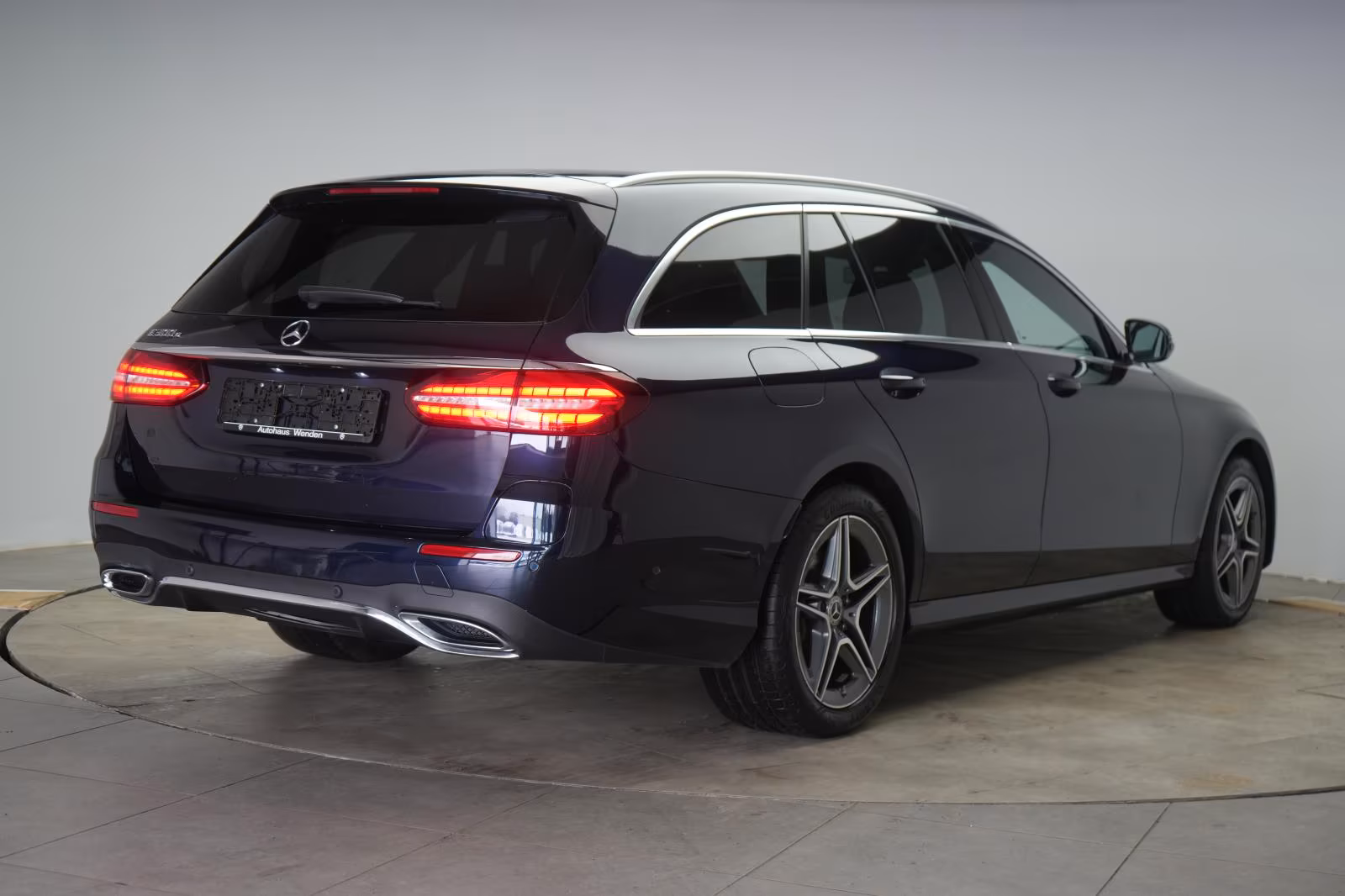 (B-259) Mercedes-Benz(Hybrid) E 300 e T 9G-Tronic AMG Distronic/Kamera/AHK/L - Image 5