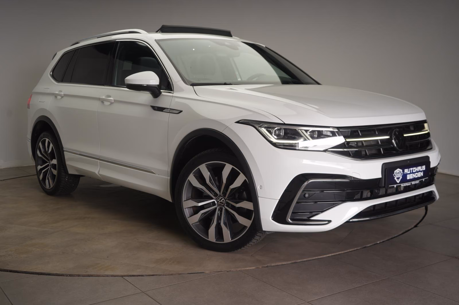 (B-475) Volkswagen(7chỗ) Tiguan Allspace 2.0 TDI 4Motion DSG R-Line ACC/Kamera/Pan - Image 1