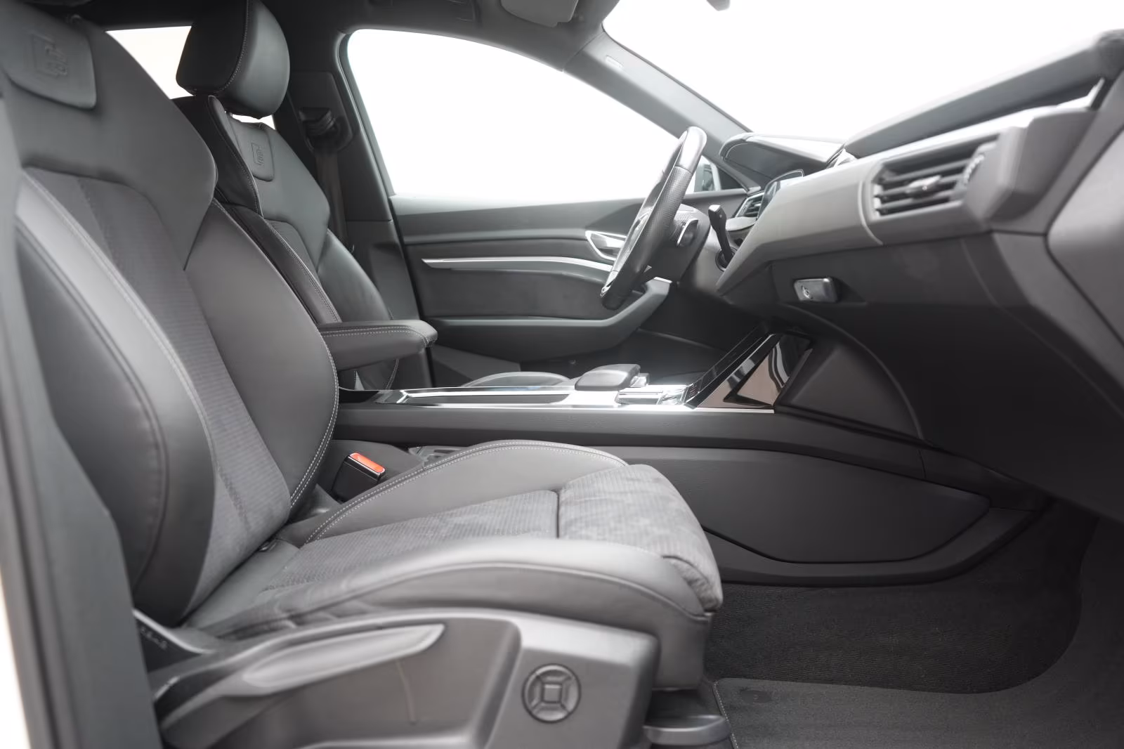 (B-581) Audi e-tron Sportback 55 quattro S line Matrix/Kamera - Image 9