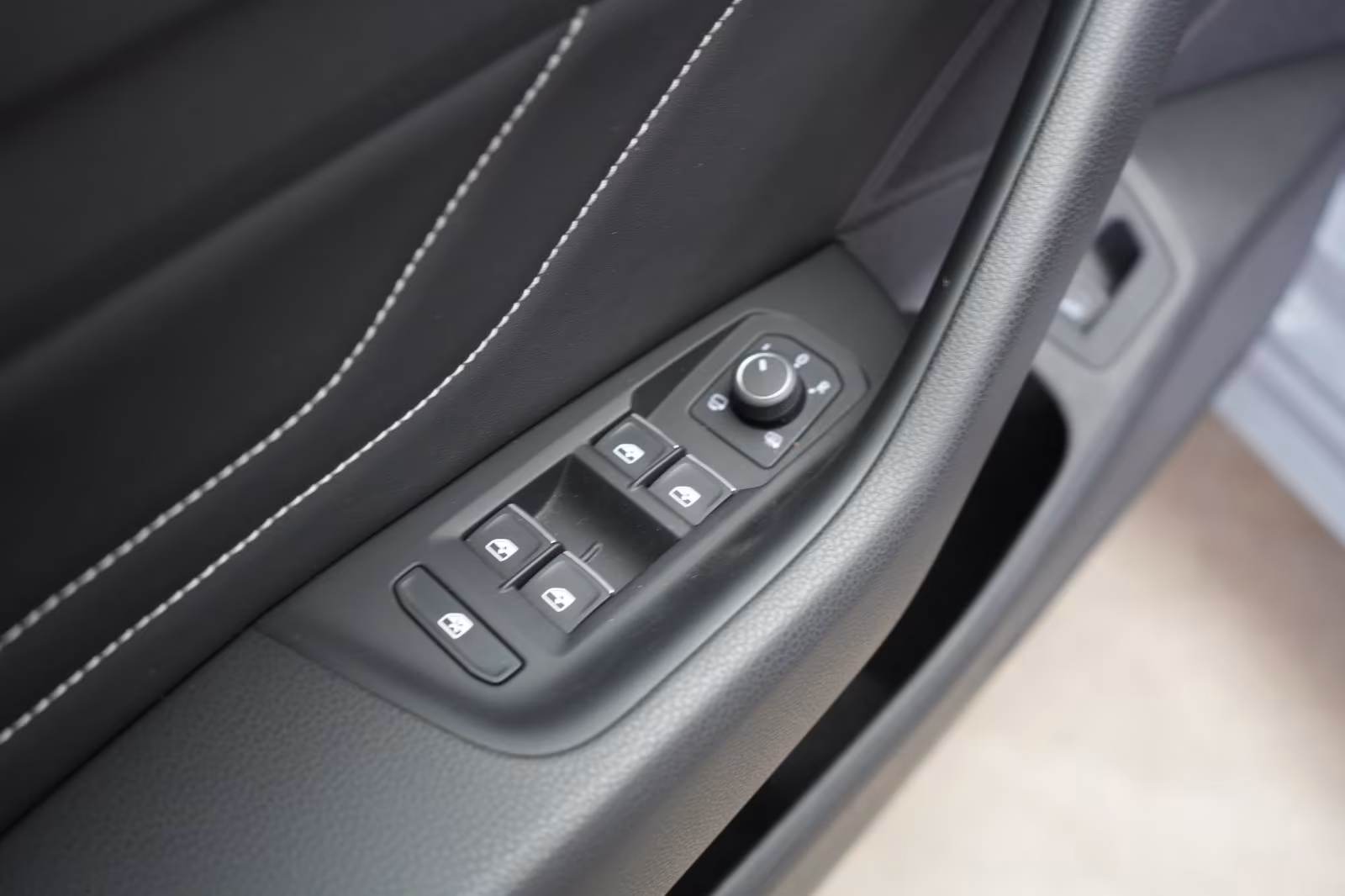 (B-605) Volkswagen Arteon Shooting Brake 2.0 TDI 4Motion DSG R-Line - Image 14