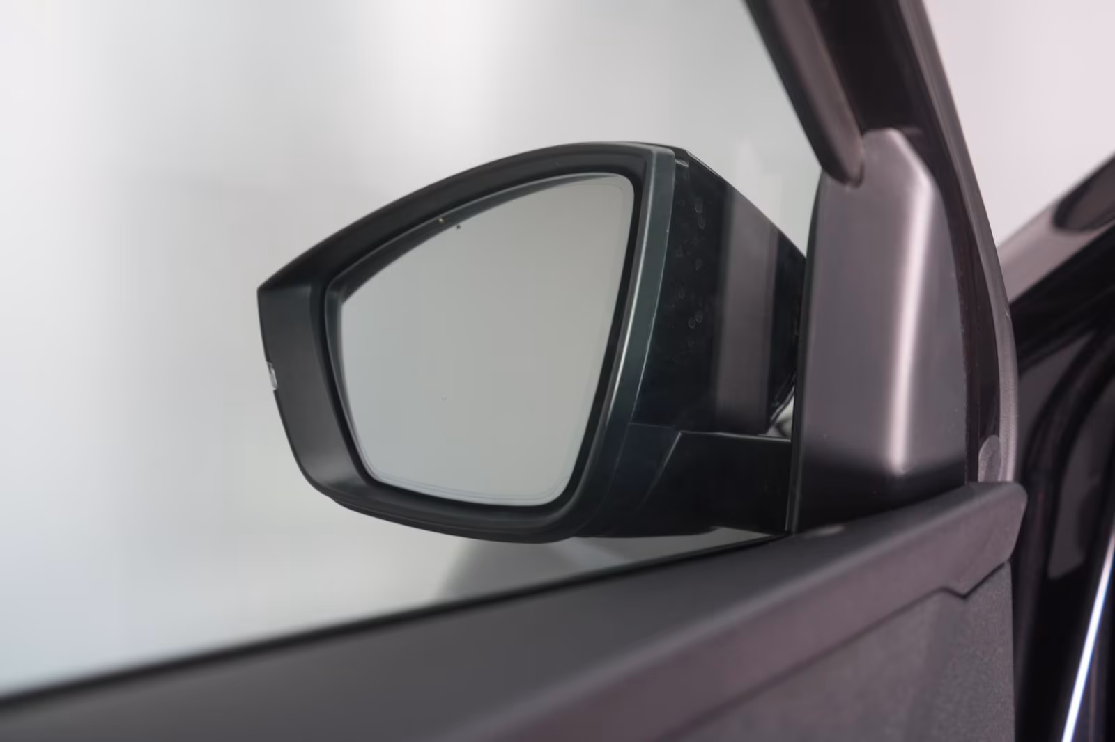 (B-757) Skoda Karoq 2.0 TDI 4x4 DSG Sportline AHK/Matrix/Virtu - Image 18