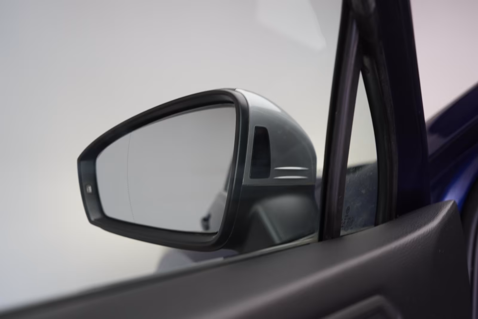 (B-566) Volkswagen Tiguan 2.0 TSI 4Motion DSG R-Line - Image 23