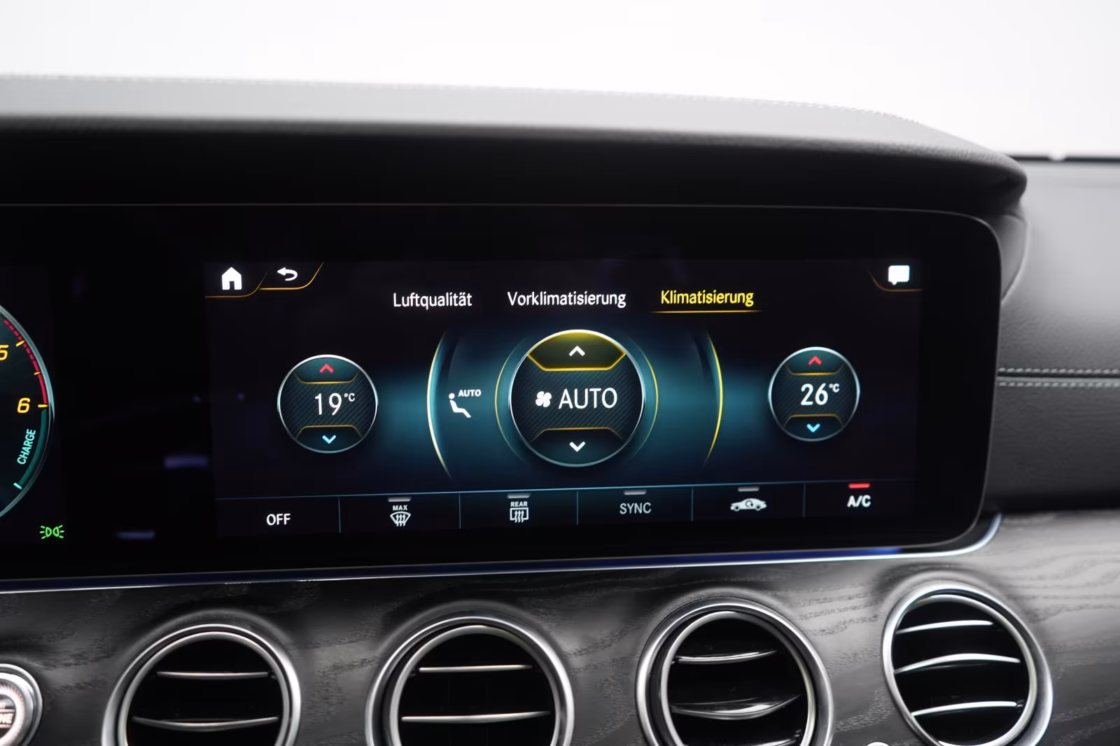 (B-355) Mercedes-Benz(Hybrid) E 300 de 9G-Tronic AMG Distronic/Kamera/Pano/L - Image 14