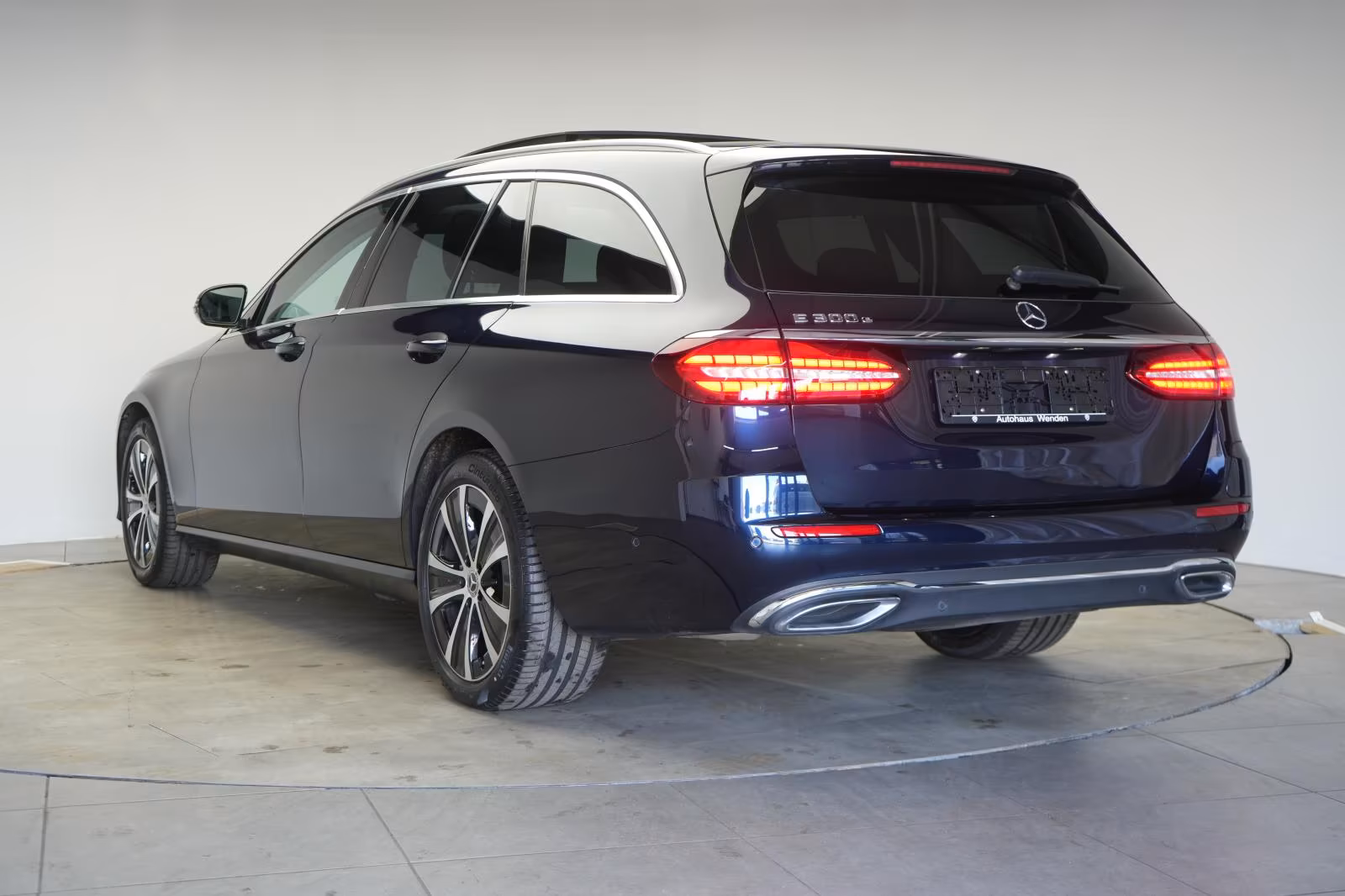 (B-664) Mercedes-Benz(Hybrid) E 300 E T 9G-Tronic Leder/Temp/Kamera/Pano/A - Image 4