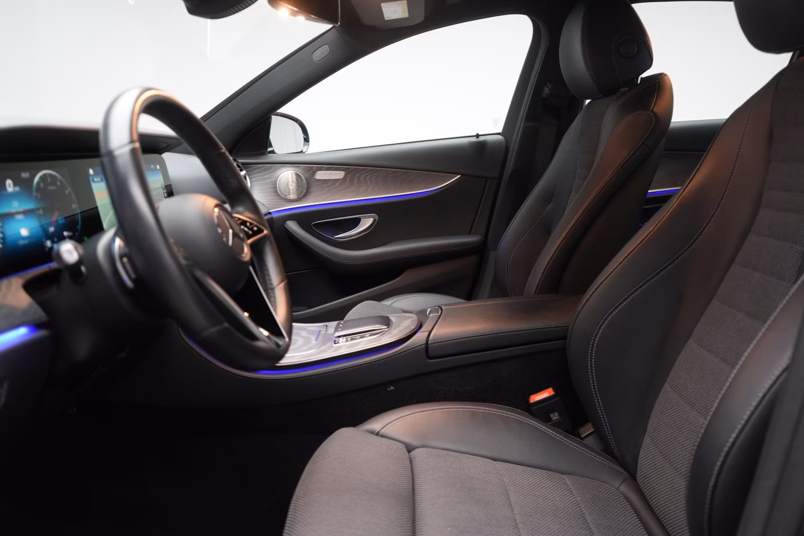 (B-567) Mercedes-Benz(Hybrid) E 300 de 9G-Tronic Avantgarde - Image 6