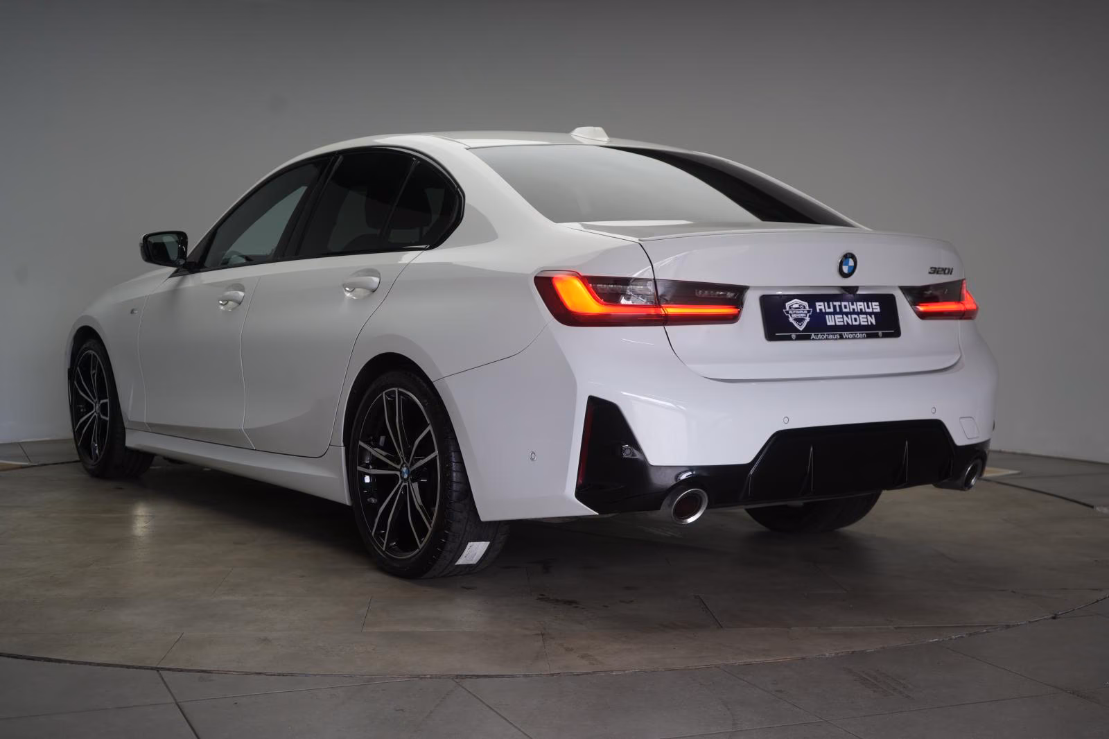 (B-769) BMW 320 i M-Sport HUD/Kamera/Lane/Side/ - Image 4