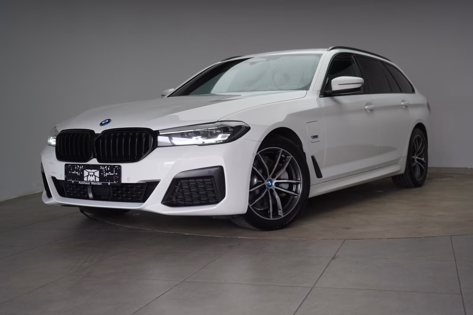 (B-456) BMW(Hybrid) 530 e xDrive Touring M Sport Leder/ACC/Kamera/Vi - Image 3