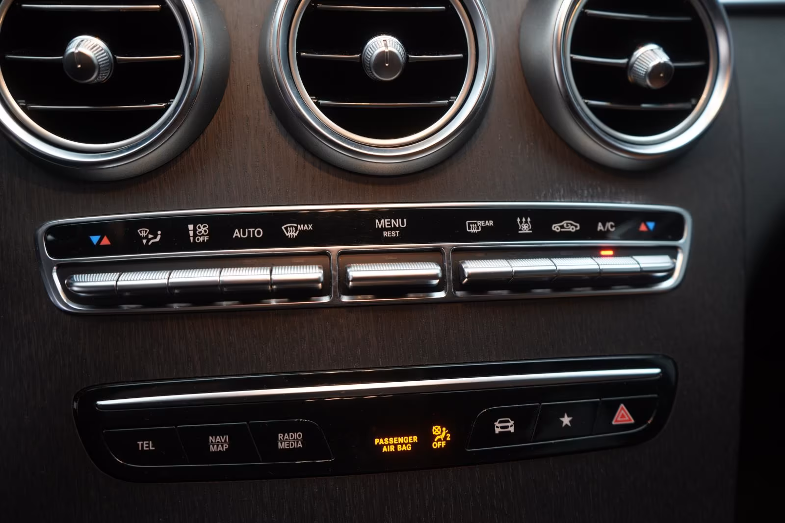 (B-208) Mercedes-Benz(Hybrid) GLC 300 e 4Matic 9G-Tronic AMG Leder/Temp/Kam - Image 13