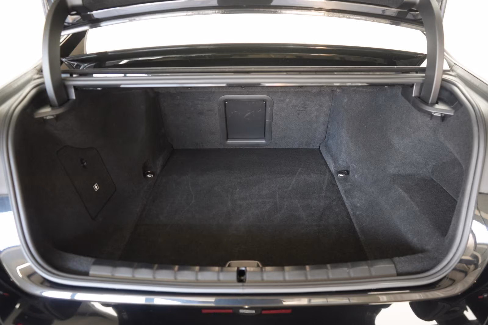 (B-275) BMW i7 M70 xDrive TheatreScreen/SkyLounge/HUD/B&W/Li - Image 30