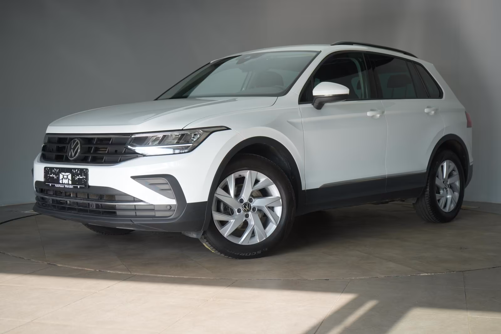 (B-040) Volkswagen Tiguan 1.5 TSI DSG ACC/Kamera/Lane/AHK/ - Image 3