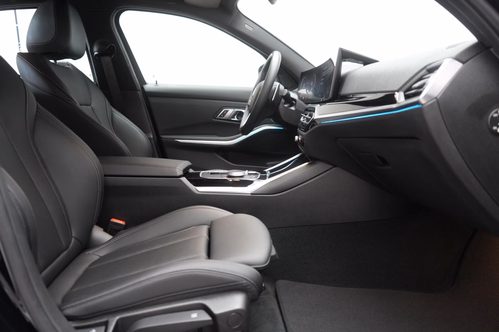 (B-425) BMW 320 i Leder/Temp/Hifi/Wide/CarPlay/Lane - Image 9