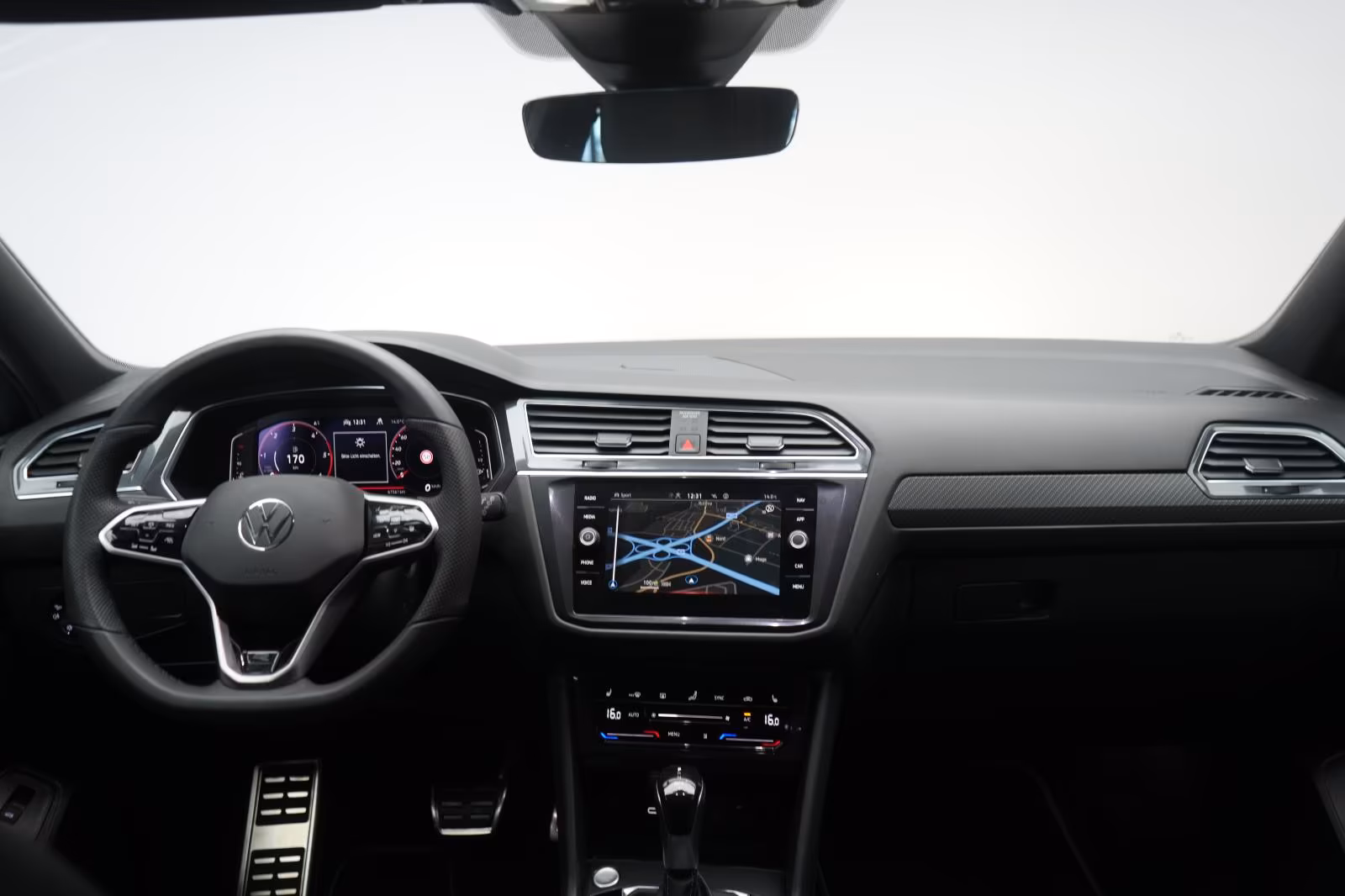 (B-651) Volkswagen Tiguan Allspace 2.0 TDI 4Motion DSG R line Navi/ - Image 13