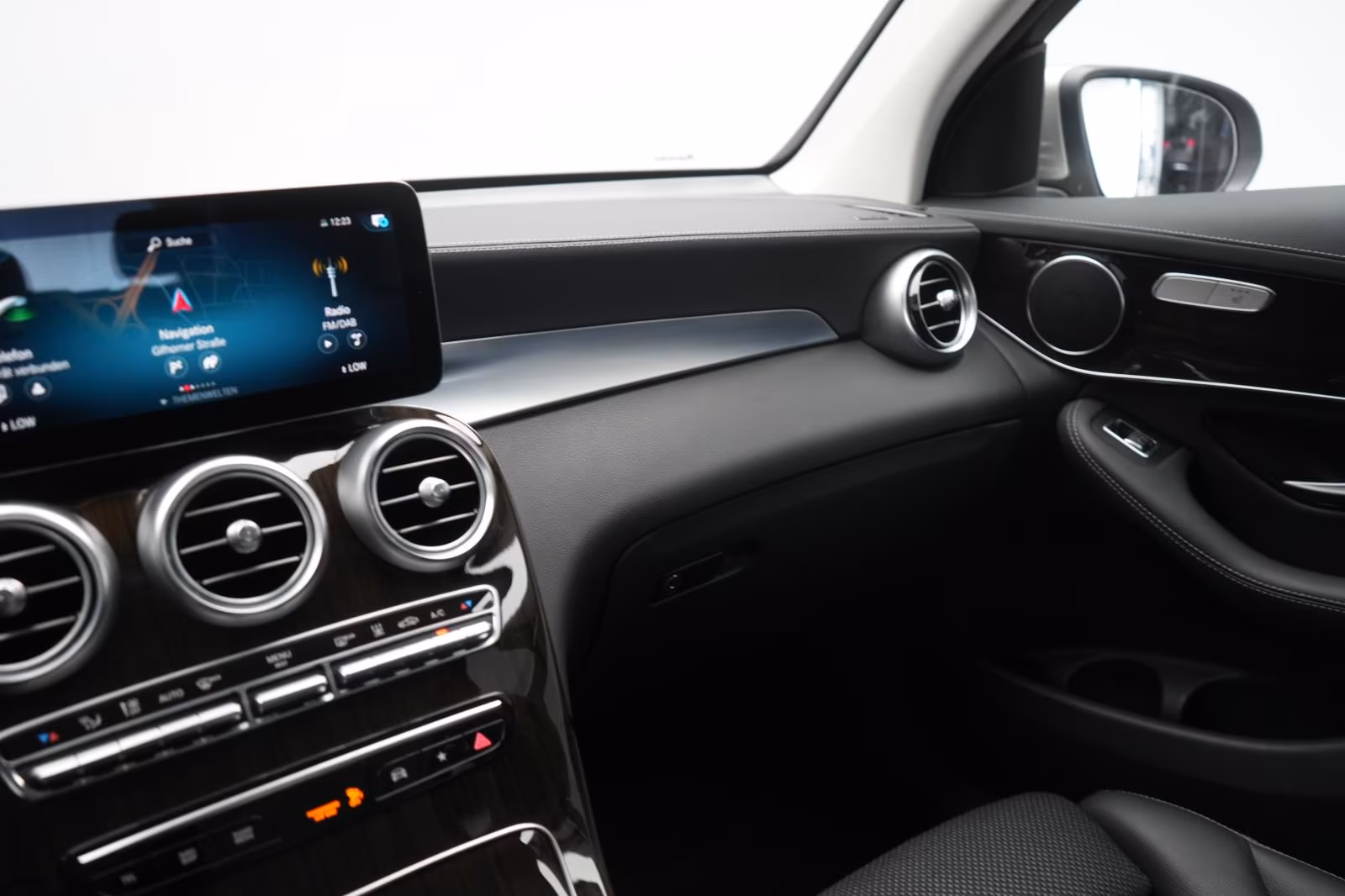 (B-702) Mercedes-Benz GLC 300 de 4Matic 9G-Tronic Temp/360Kamera/Carpl - Image 19
