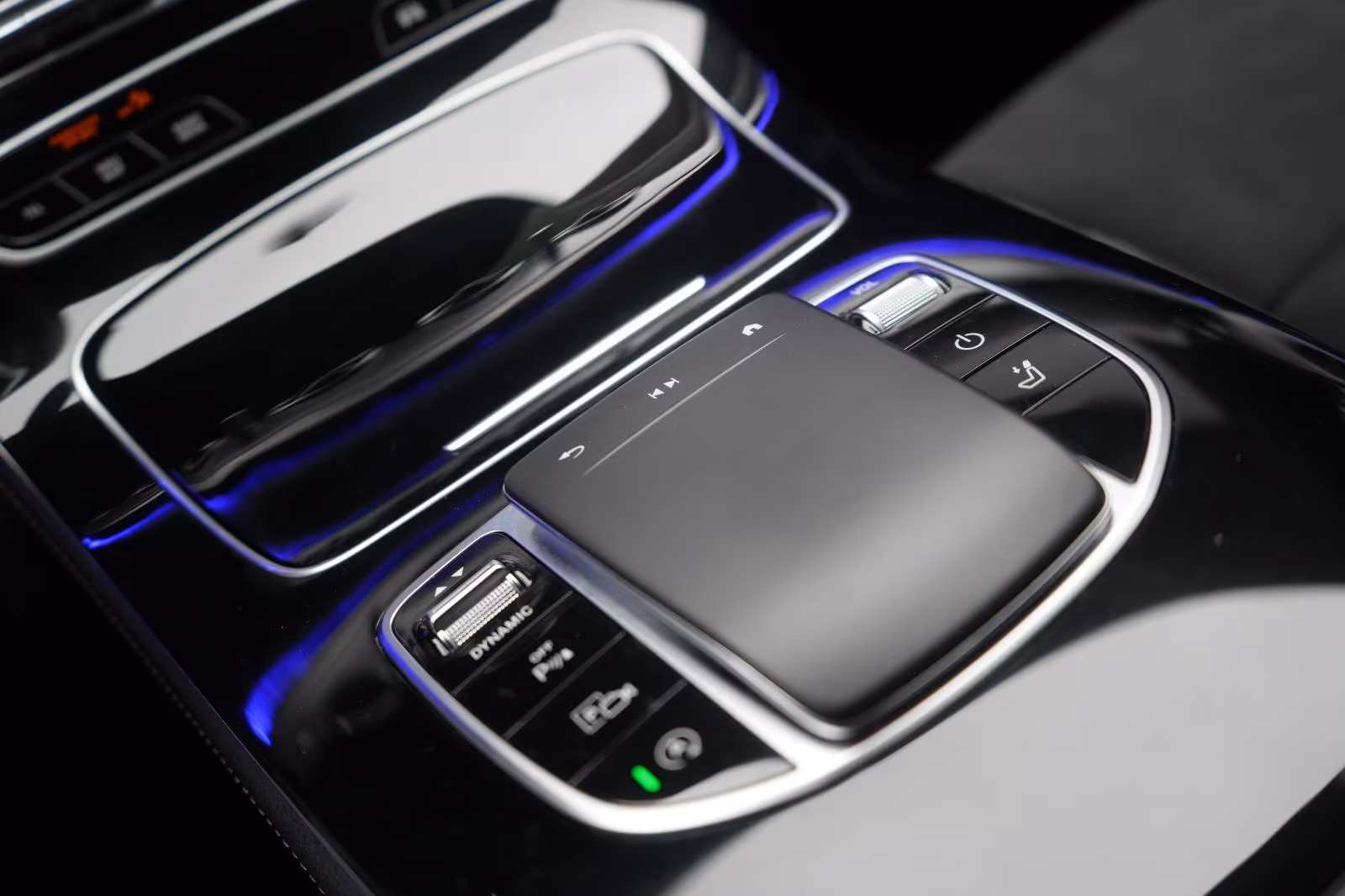 (B-599) Mercedes-Benz(7 ghế) E 300 d 4Matic T 9G-Tronic AMG Distroni - Image 15