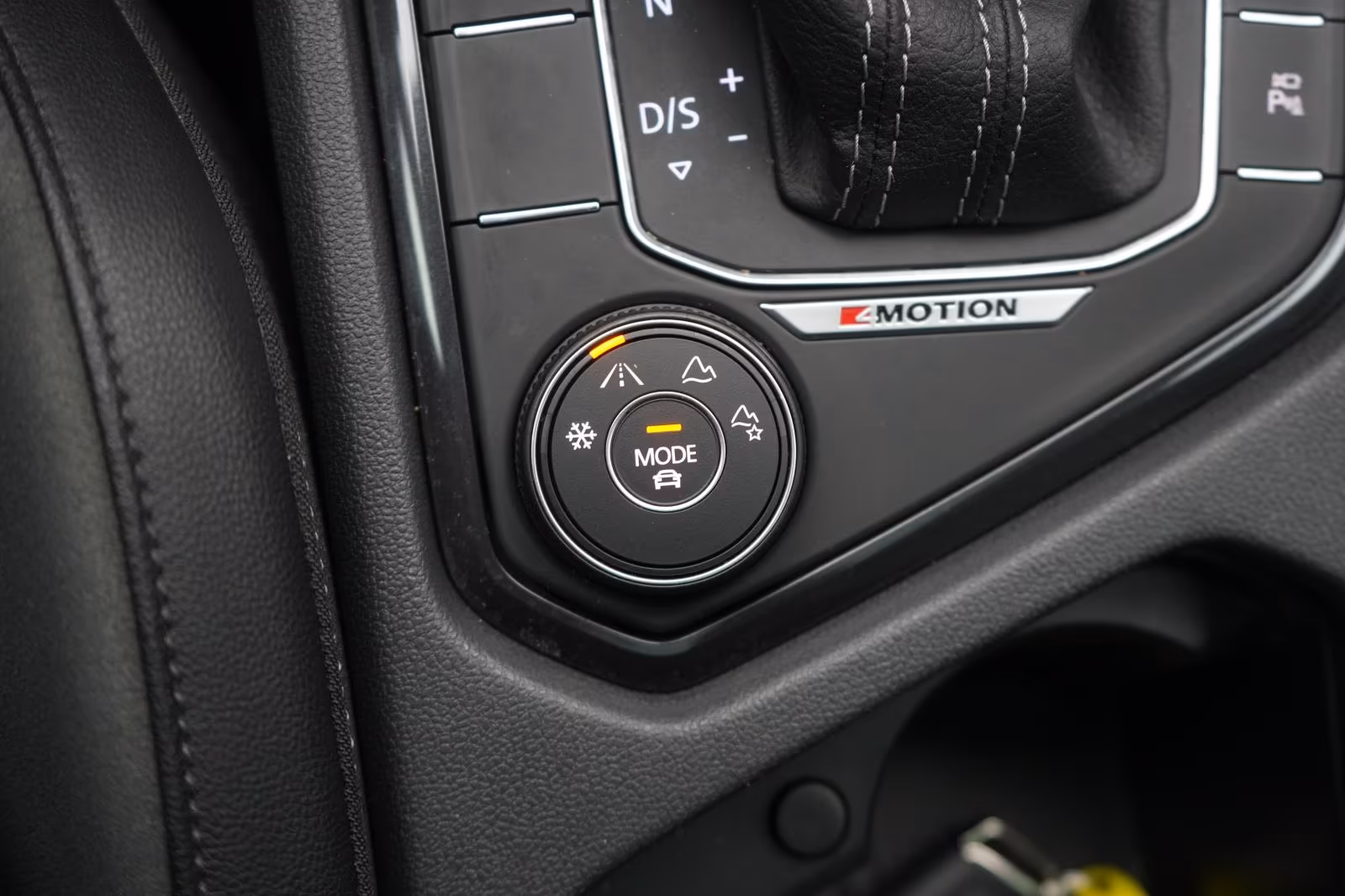 (B-770) Volkswagen Tiguan Allspace 2.0 TDI 4Motion DSG R line Navi/ - Image 7