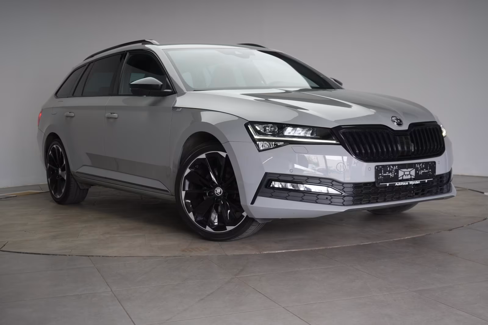 (B-311) Skoda Superb 2.0 TDI Sportline ACC/Kamera/Virtual/AHK/ - Image 1