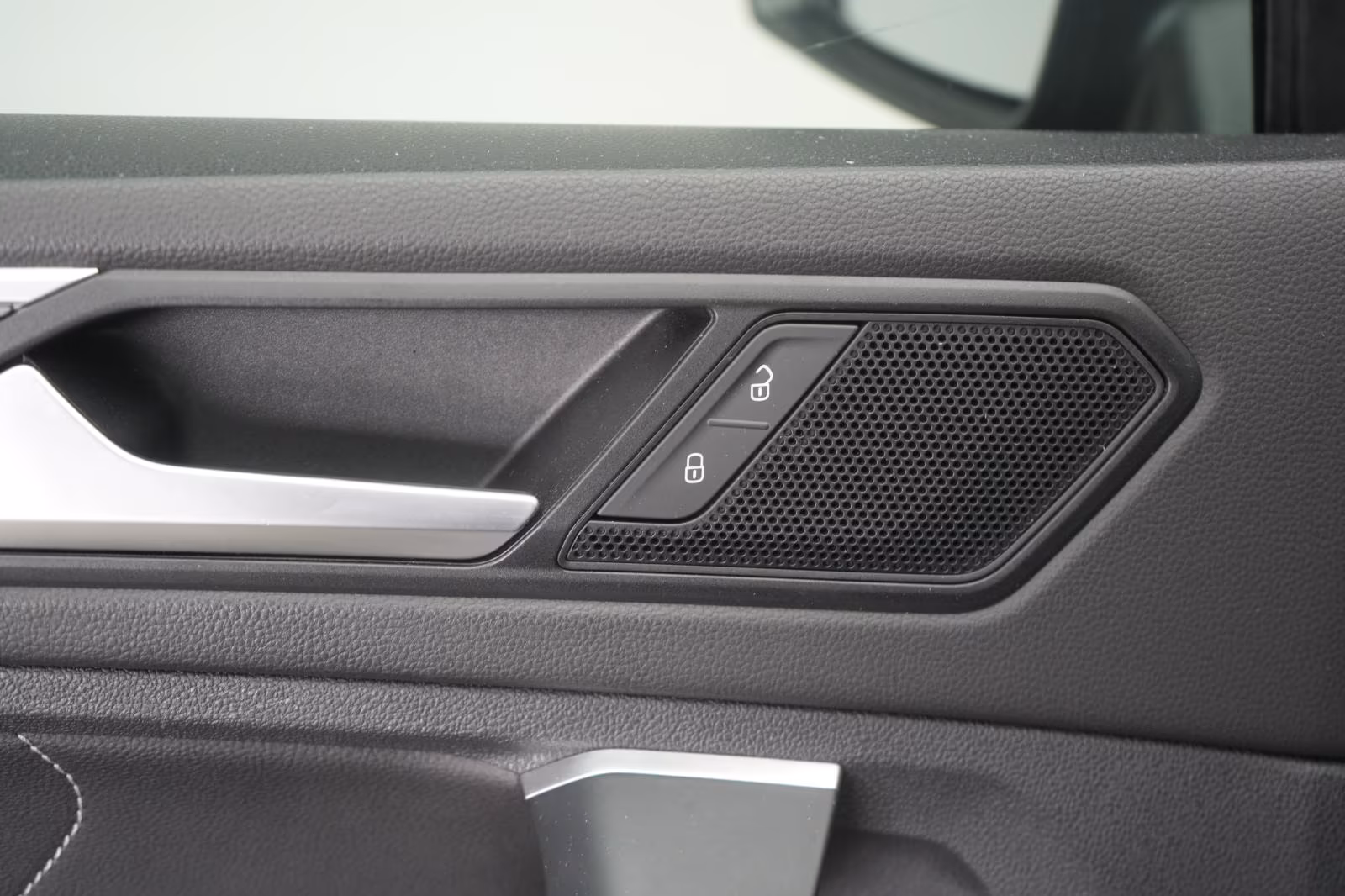 (B-164) Volkswagen Tiguan 2.0 TDI R-Line CarPlay/ACC/Virtual/Pano/A - Image 16