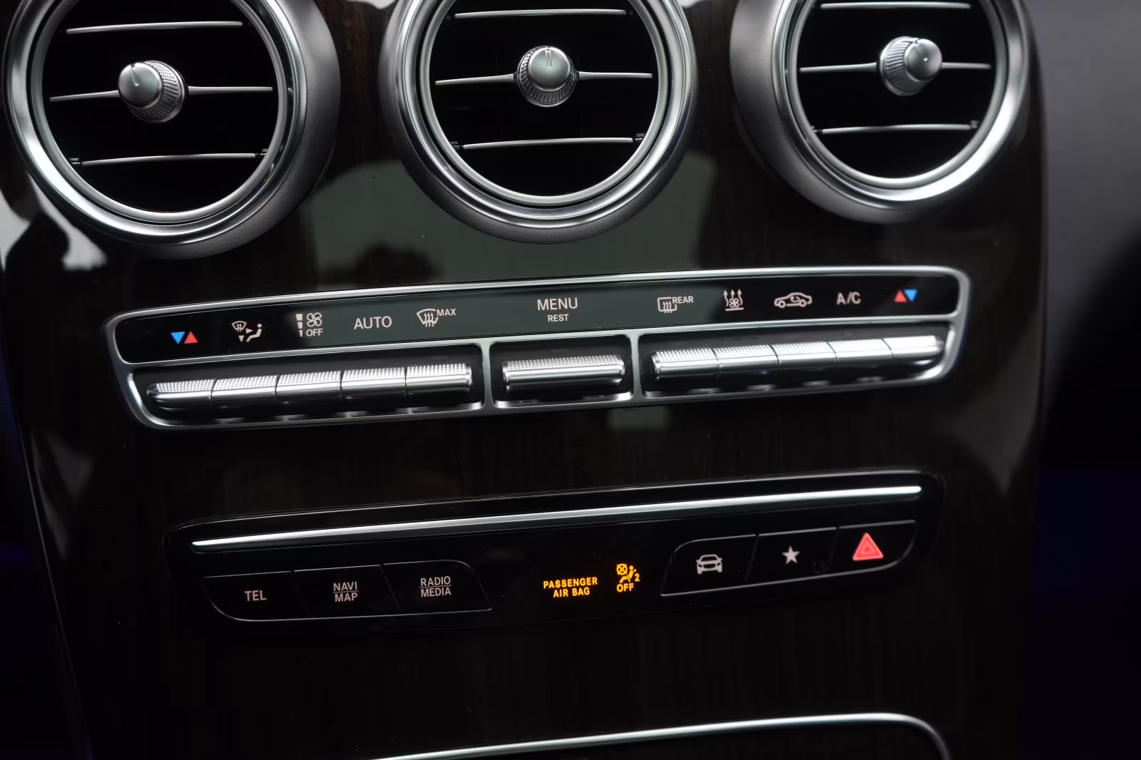 (B-233) Mercedes-Benz(Hybrid) GLC 300 e 4Matic 9G-Tronic Temp/Kamera/Pano/ - Image 15