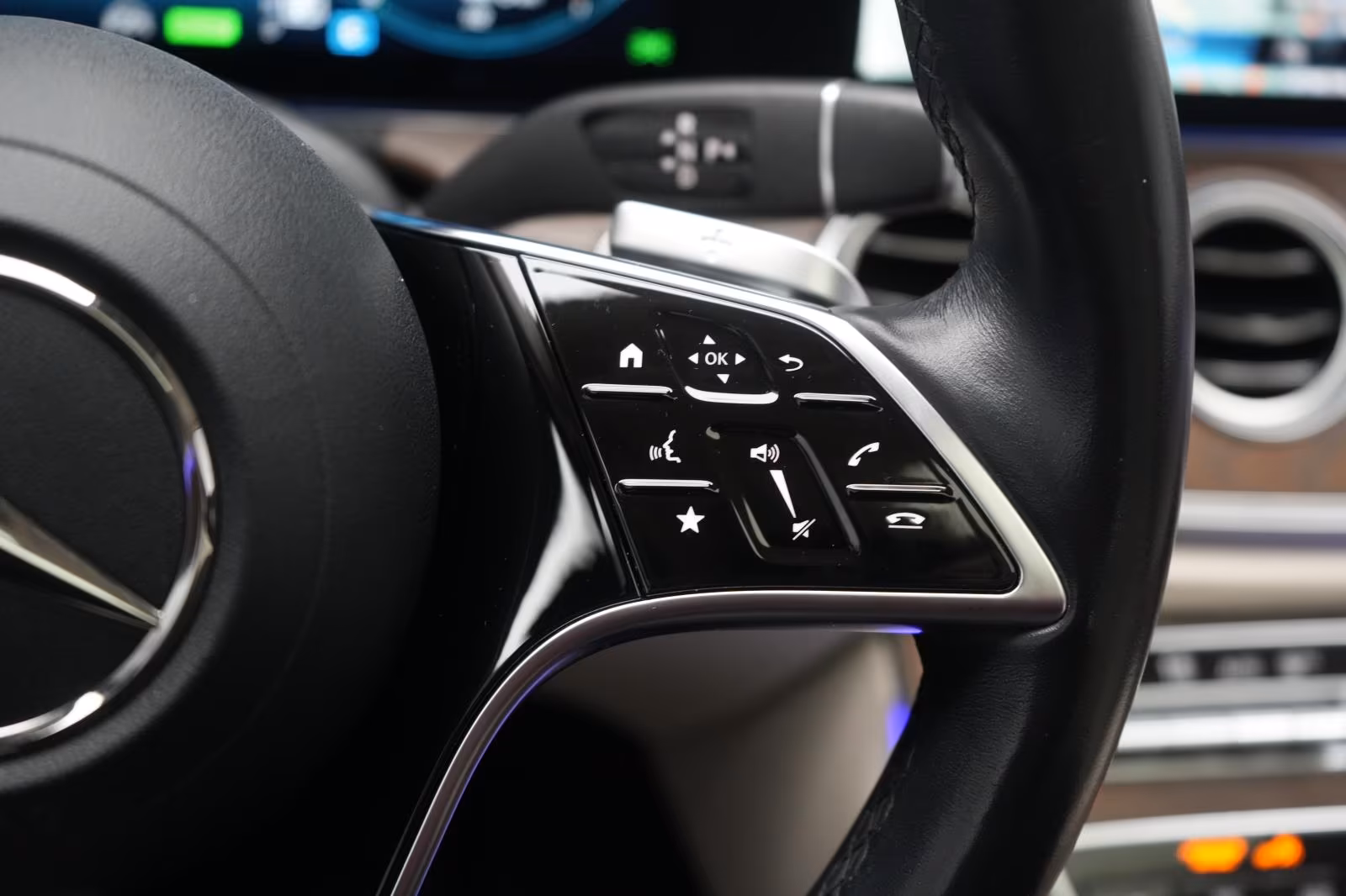 (B-662) Mercedes-Benz(Hybrid) E 300 de T 9G-Tronic Avantgarde Distronic/Kamera - Image 16
