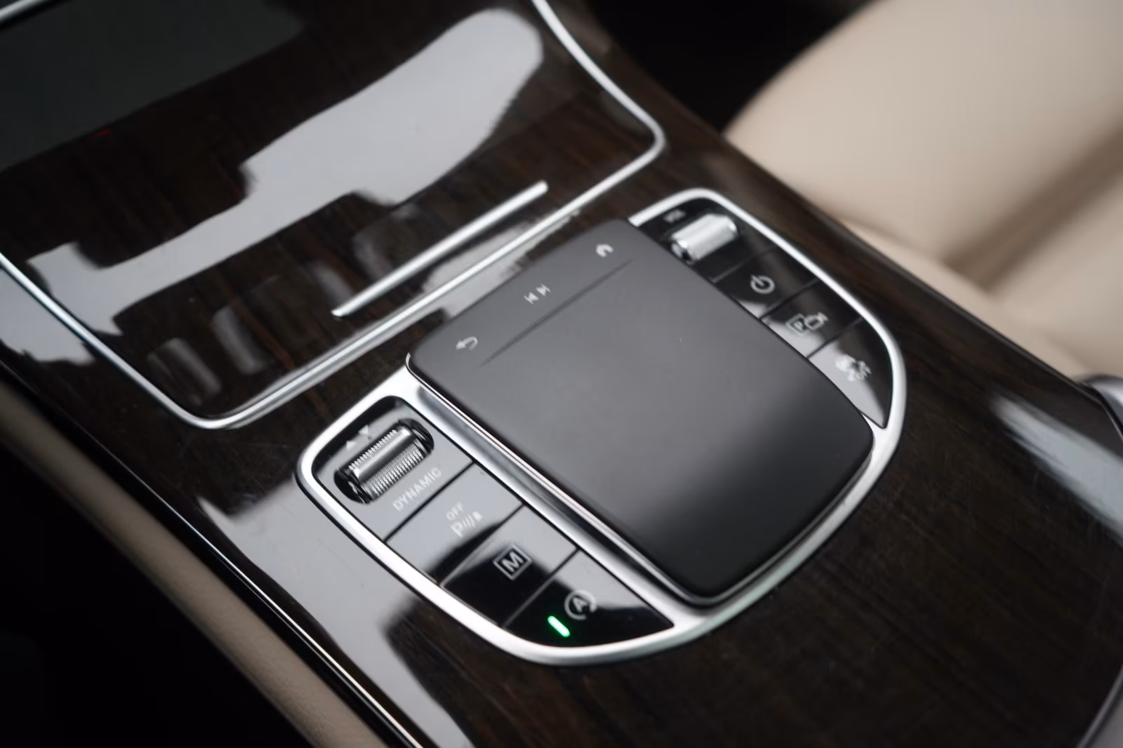 (B-05) Mercedes-Benz GLC 300 4Matic 9G-Tronic AMG Leder/Temp/Pano/Kam - Image 22