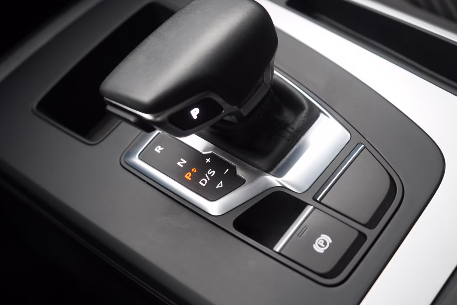 (B-498) Audi Q5 40 TDI quattro S tronic CarPlay/Temp/Virtual/ - Image 18