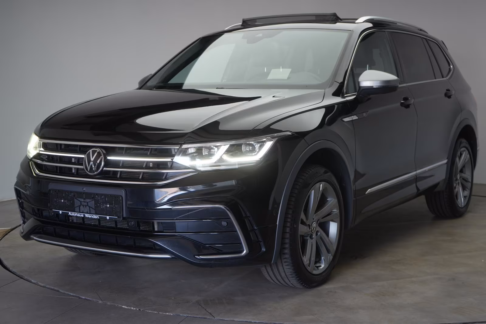 (B-752) Volkswagen Tiguan Allspace 2.0 TDI 4Motion DSG R-Line HUD/P - Image 3