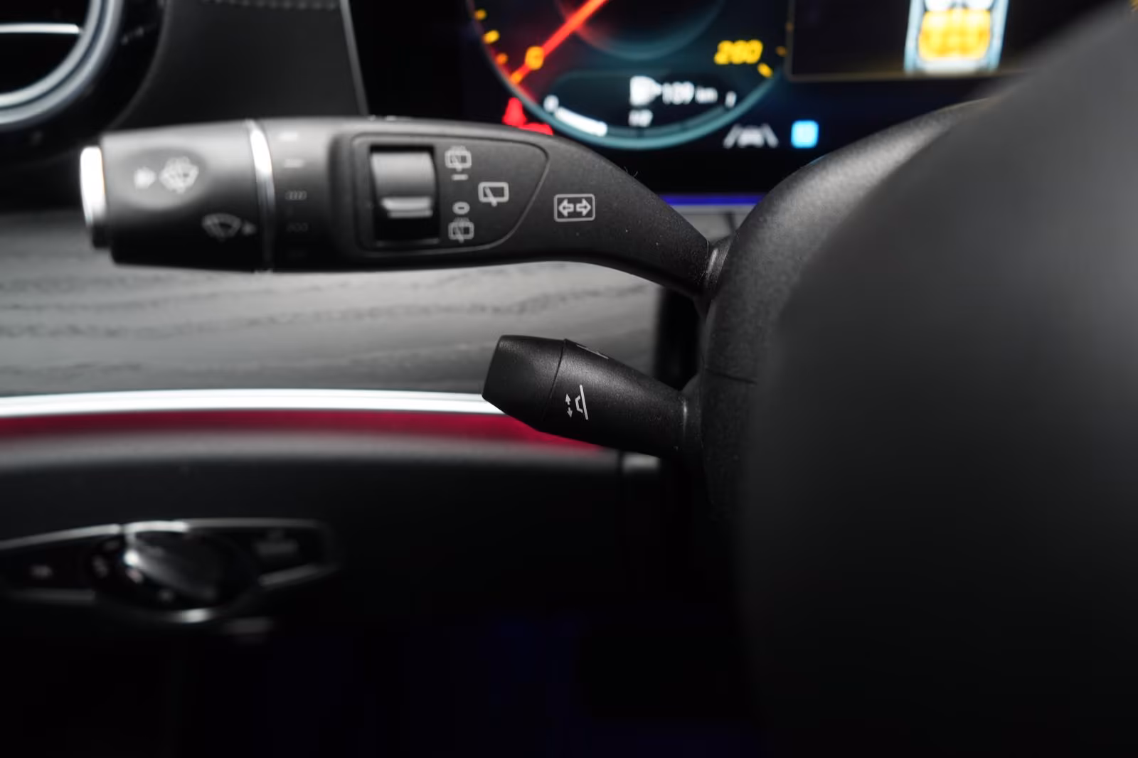(B-259) Mercedes-Benz(Hybrid) E 300 e T 9G-Tronic AMG Distronic/Kamera/AHK/L - Image 15