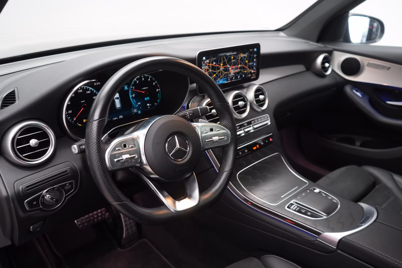 (B-297) Mercedes-Benz(Hybrid) GLC 300 de 4Matic AMG Distronic/kamera/Pano/ - Image 8