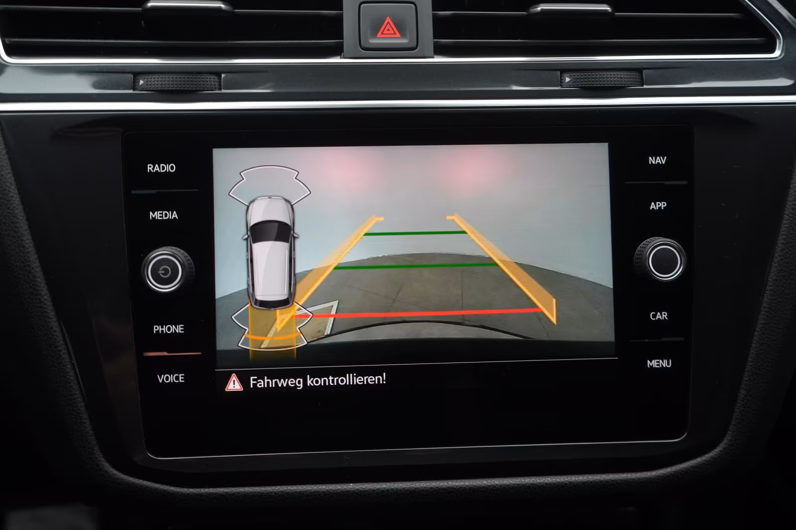 (B-374) Volkswagen Tiguan Allspace 2.0 TDI 4Motion DSG R line Navi/ - Image 18