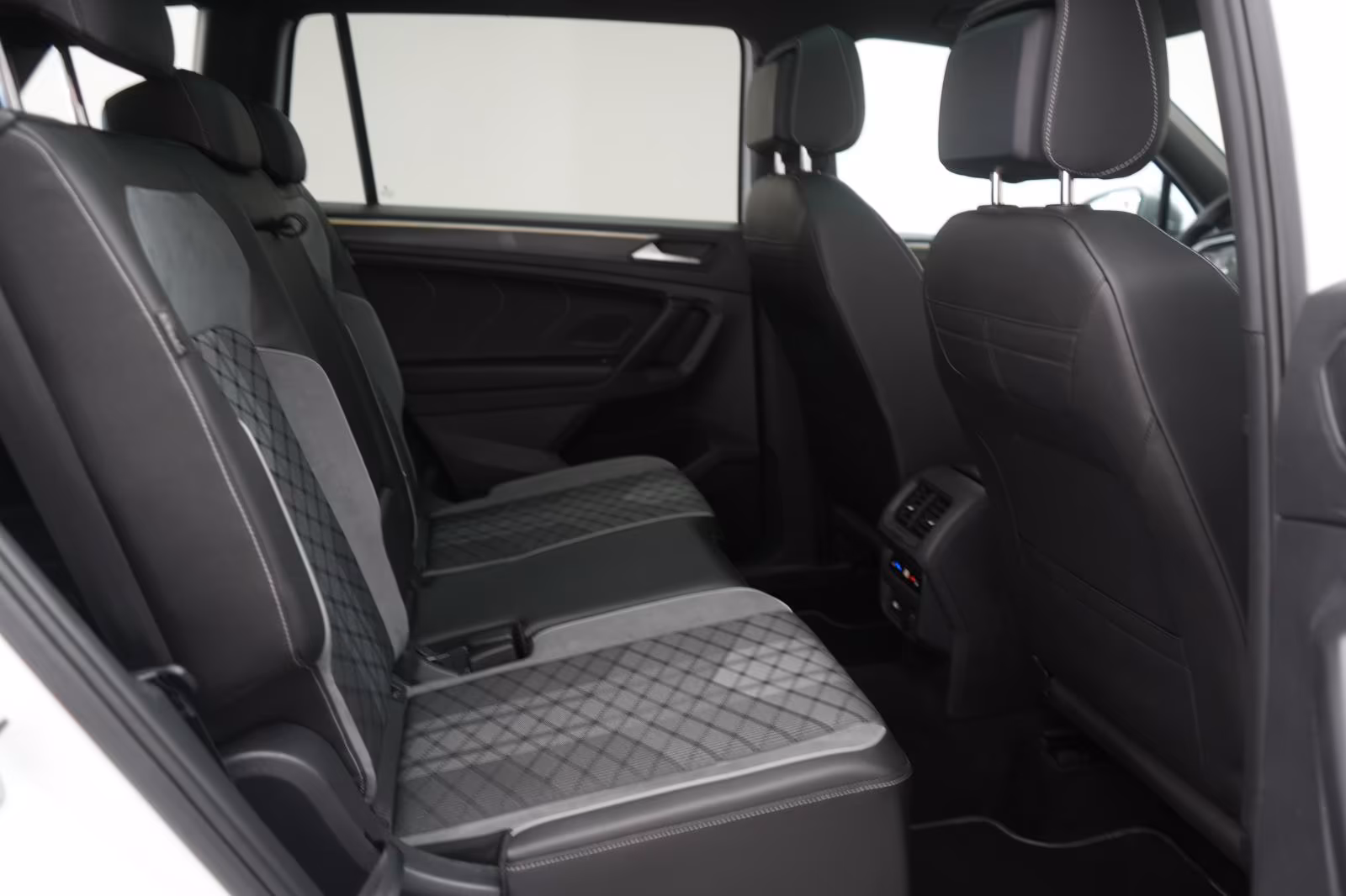 (B-124) Volkswagen(7 ghế) Tiguan Allspace 2.0 TSI 4Motion DSG R Line ACC/K - Image 11