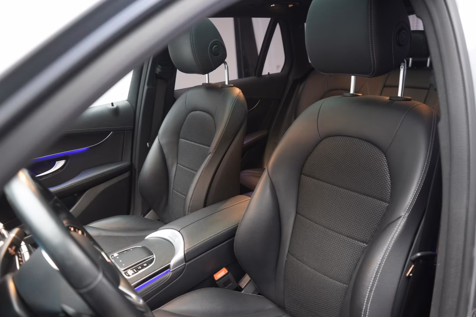 (B-473) Mercedes-Benz(Hybrid) GLC 300 e 4Matic 9G-Tronic Distronic/Kamera/ - Image 7