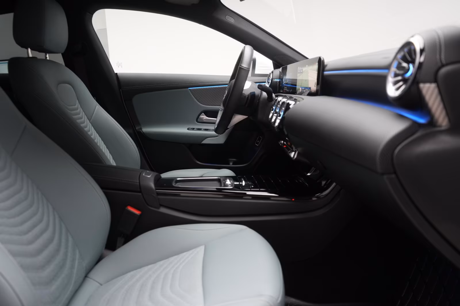 (B-665) Mercedes-Benz CLA 200 7G-DCT Progressive Line Advanced Distr - Image 9