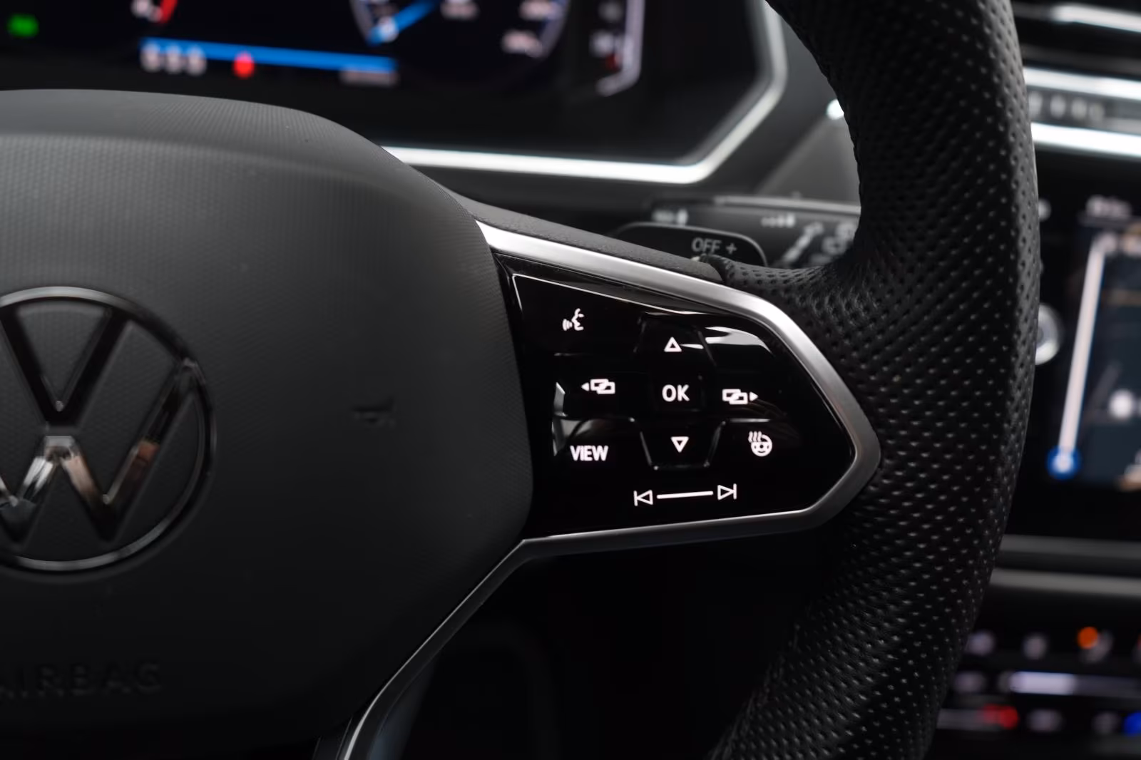 (B-347) Volkswagen Tiguan Allspace 2.0 TDI 4Motion DSG R-Line ACC/K - Image 16