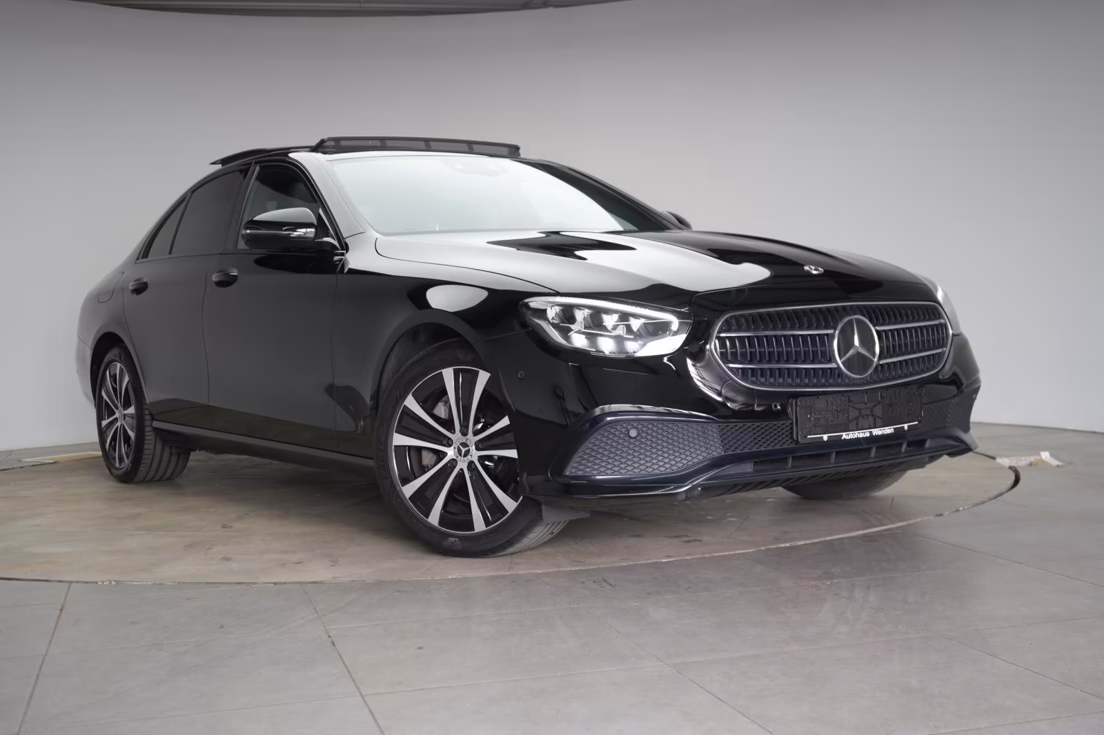 (B-647) Mercedes-Benz(Hybrid) E 300 de 9G-Tronic Avantgarde Distronic/Kamera/ - Image 1