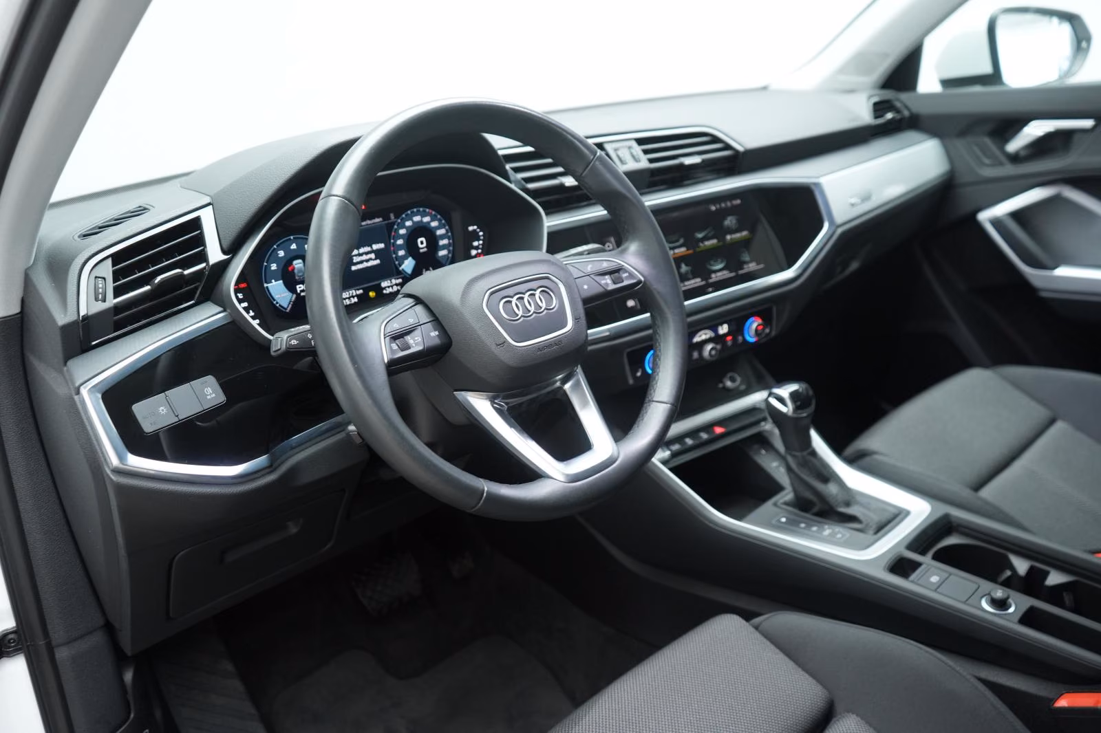 (B-645) Audi Q3 35 TFSI S tronic advanced CarPlay/Temp/Virtua - Image 8