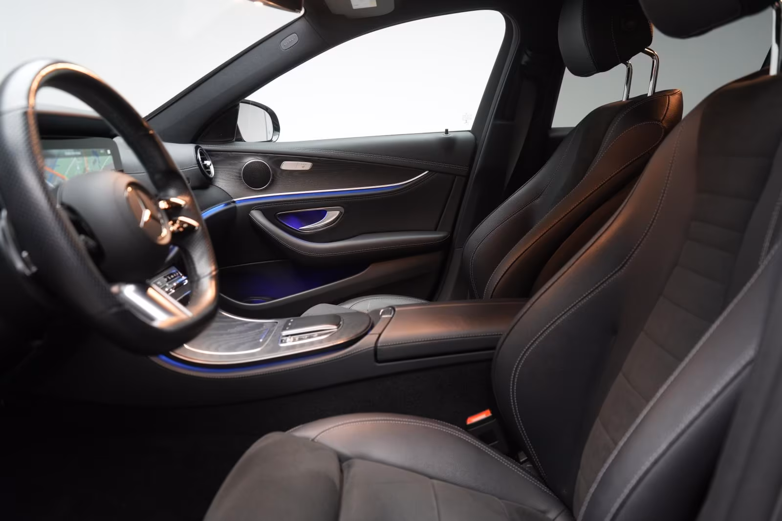 (B-483) Mercedes-Benz(Hybrid) E 300 e T 9G-Tronic AMG Distronic/Kamera/Lane/ - Image 6