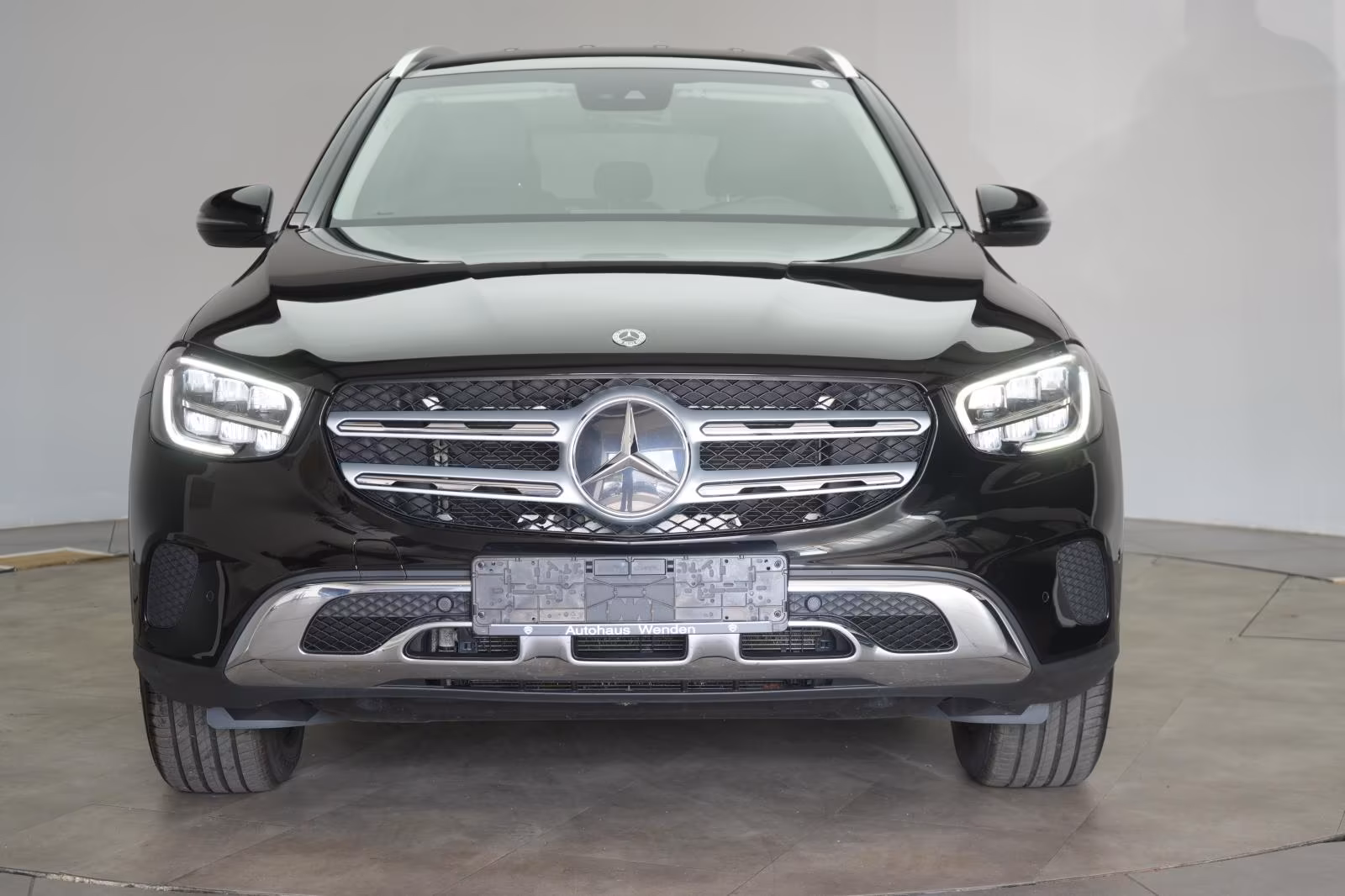 (B-084) Mercedes-Benz(Hybrid) GLC 300 de 4Matic 9G-Tronic AMG Line CarPlay/ - Image 2