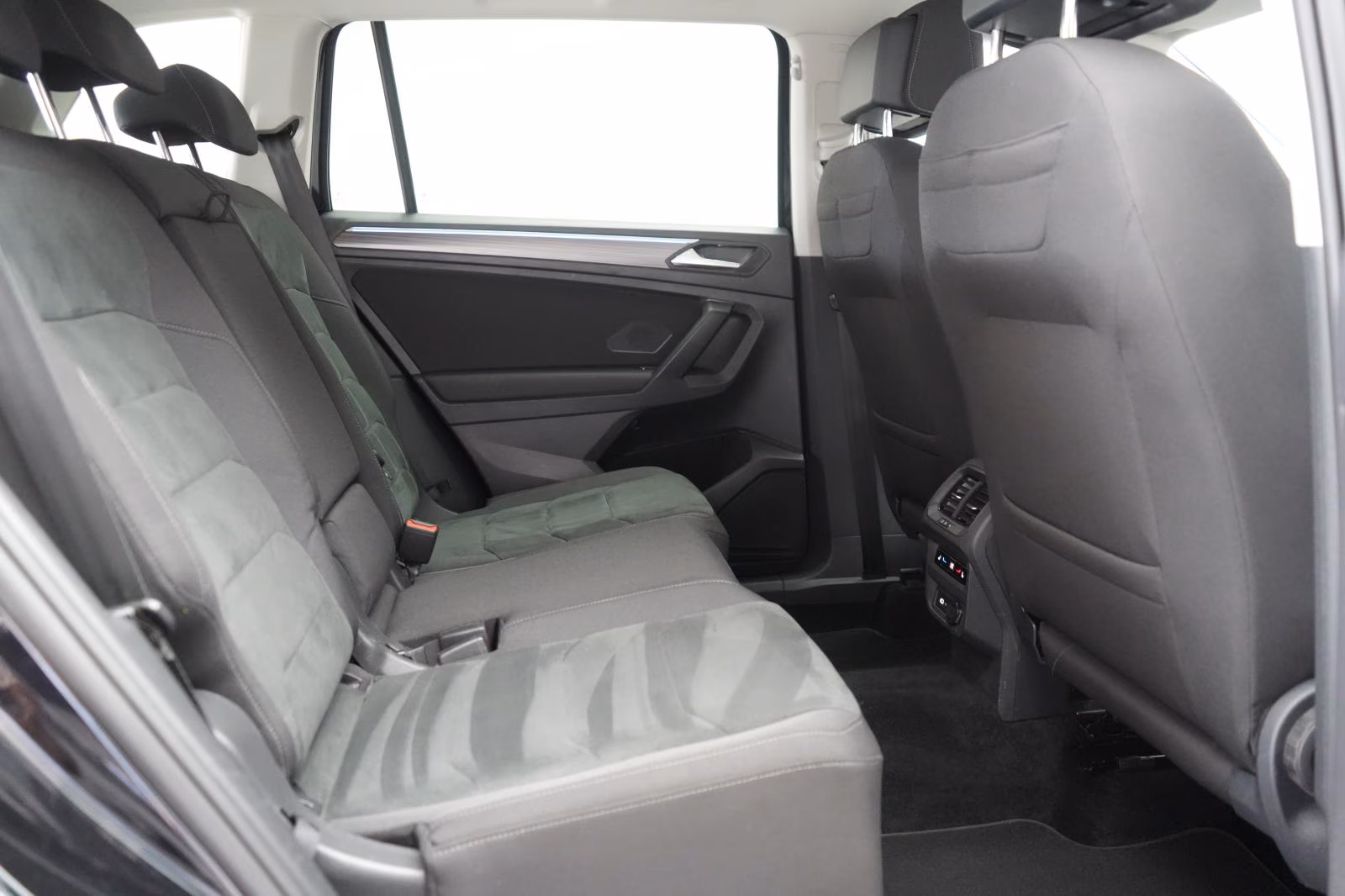 (B-380) Volkswagen Tiguan Allspace 2.0 TDI 4Motion DSG Life ACC/Kam - Image 11