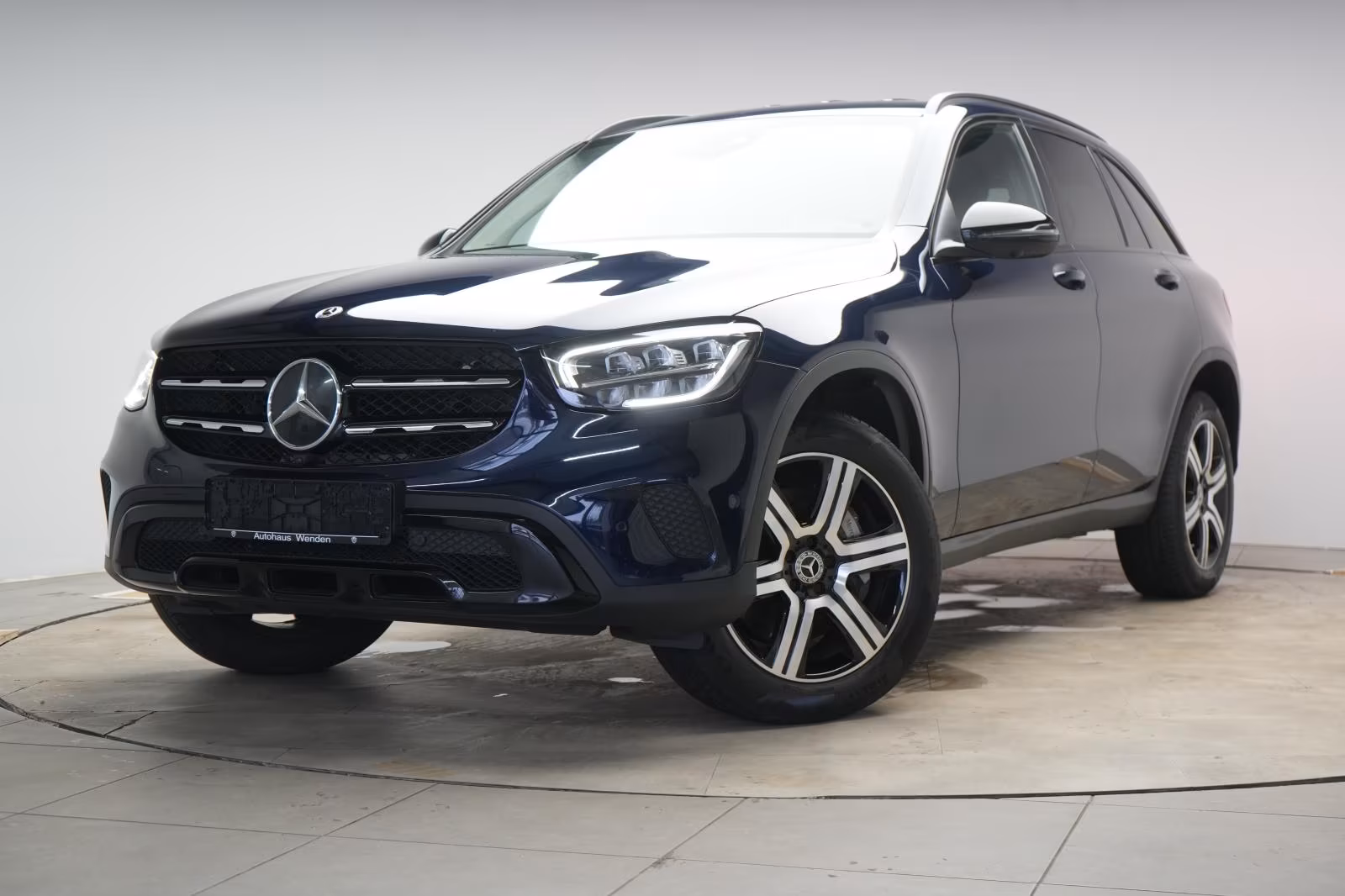 (B-581) Mercedes-Benz(Hybrid) GLC 300 de 4Matic 9G-Tronic Distronic/Kamera/V - Image 3