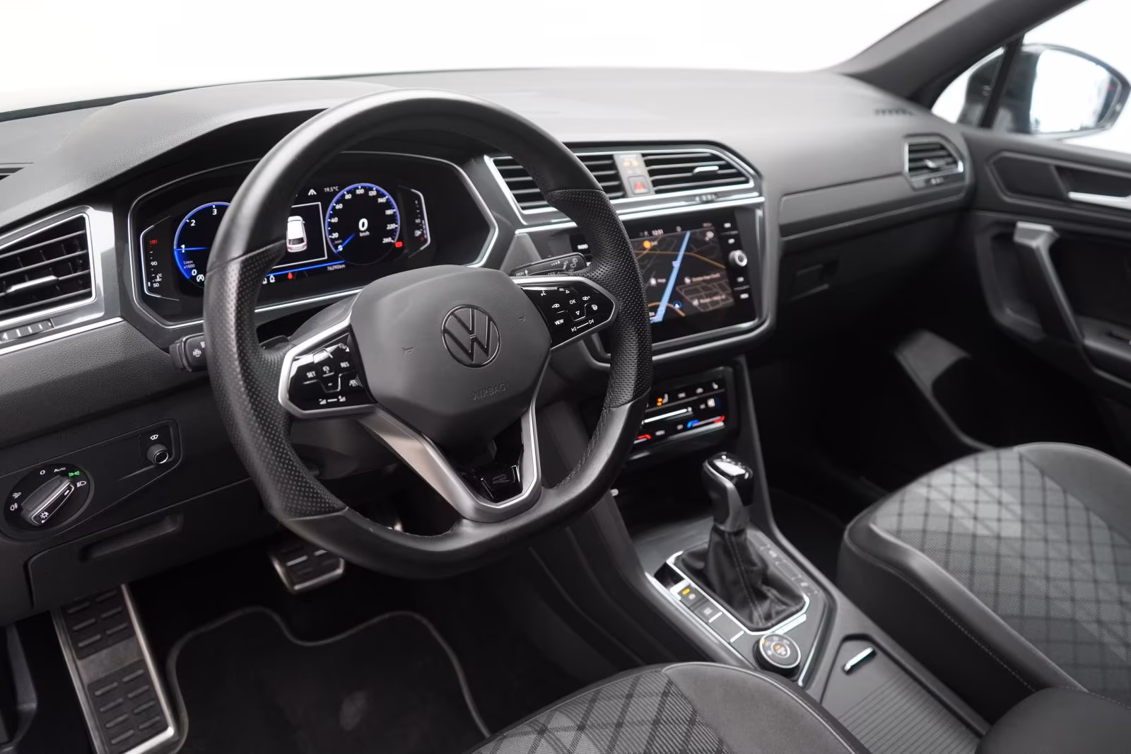 (B-764) Volkswagen Tiguan Allspace 2.0 TDI 4Motion DSG R-Line ACC/K - Image 8