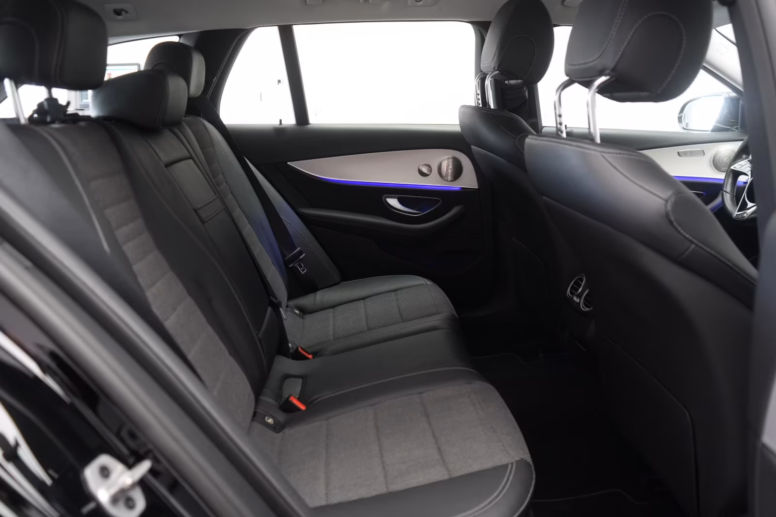 (B-195) Mercedes-Benz E 400 d 4Matic T 9G-Tronic Avantgarde CarPlay/Te - Image 11